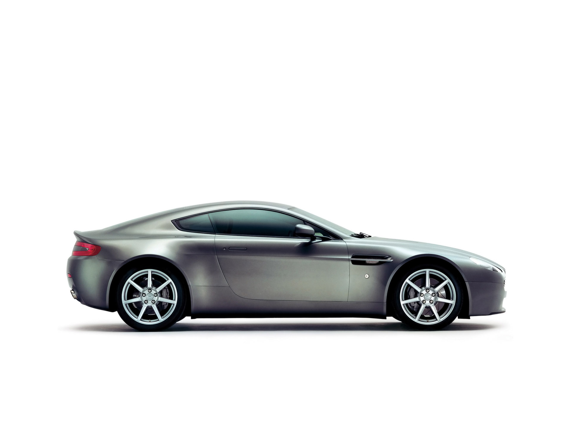 Téléchargez gratuitement l'image Aston Martin, Aston Martin V8 Vantage, Véhicules sur le bureau de votre PC