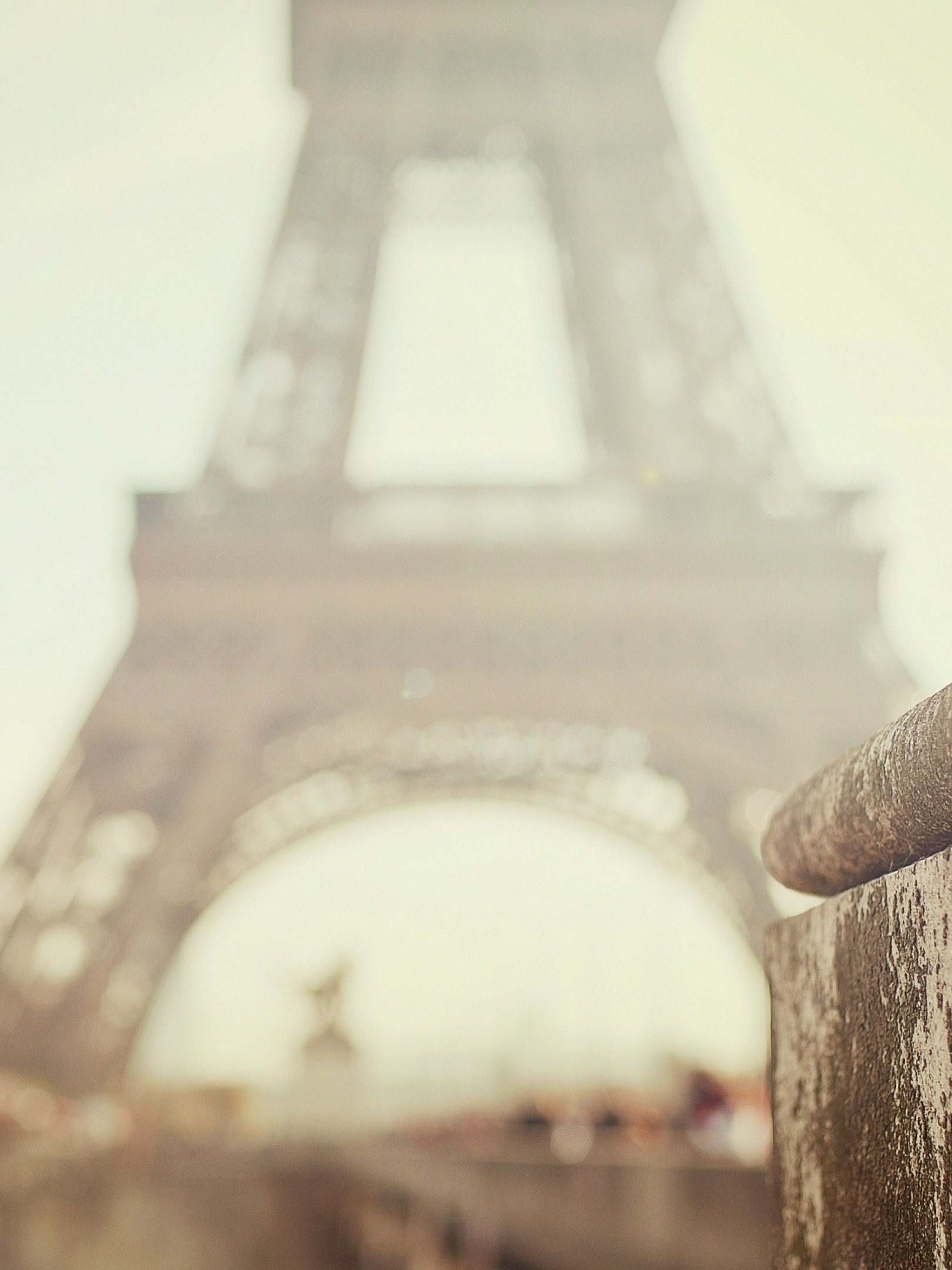 Free download wallpaper Paris, Eiffel Tower, Monuments, Blur, France, Monument, Man Made on your PC desktop