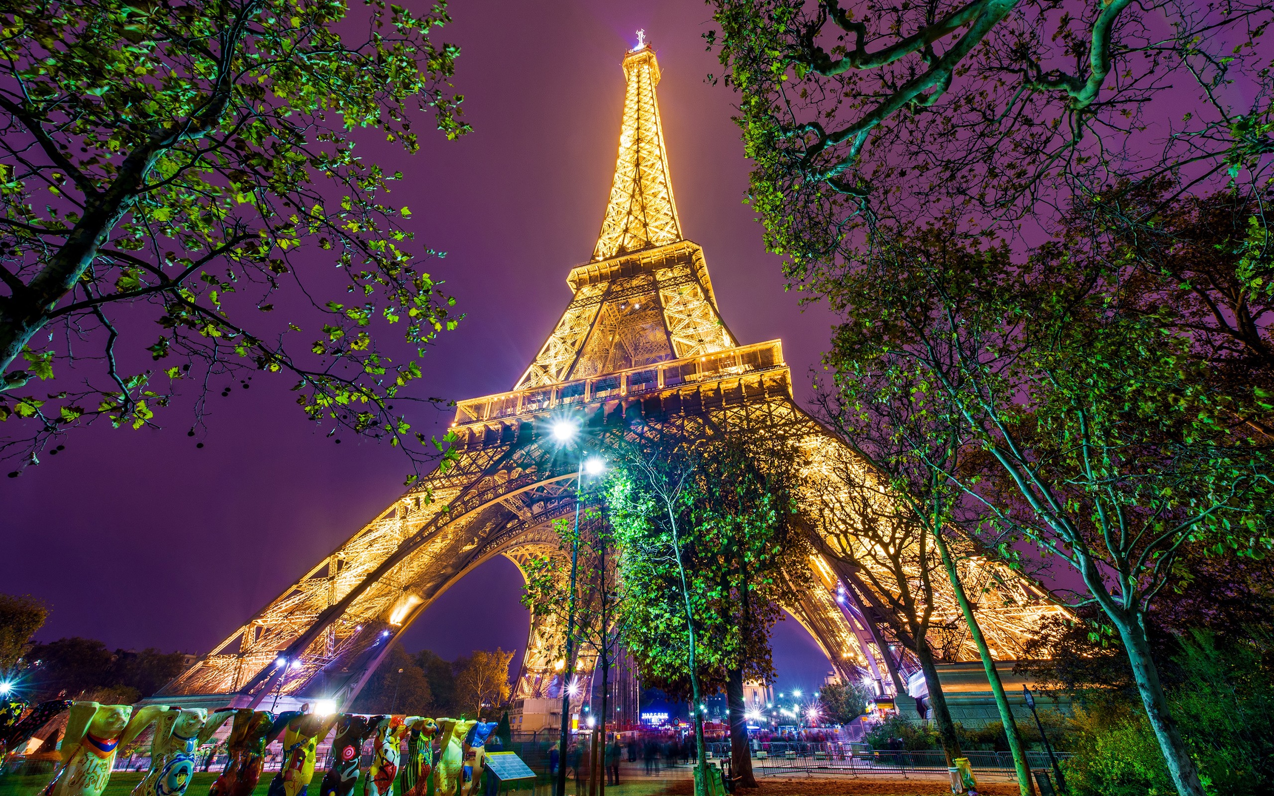 Download mobile wallpaper Night, Eiffel Tower, Monuments, Light, France, Monument, Man Made for free.