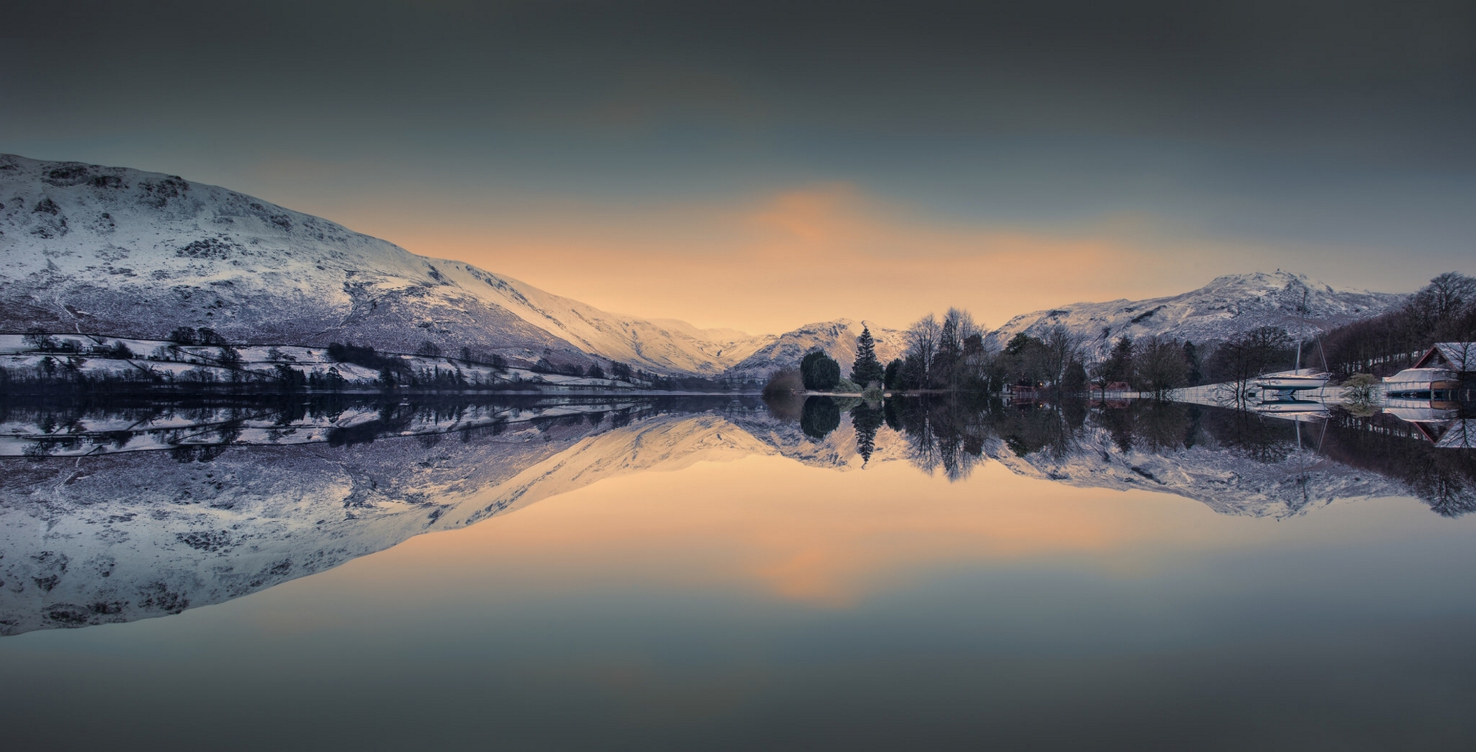 Скачать картинку Зима, Озера, Озеро, Отражение, Ландшафт, Фотографии, Англия в телефон бесплатно.