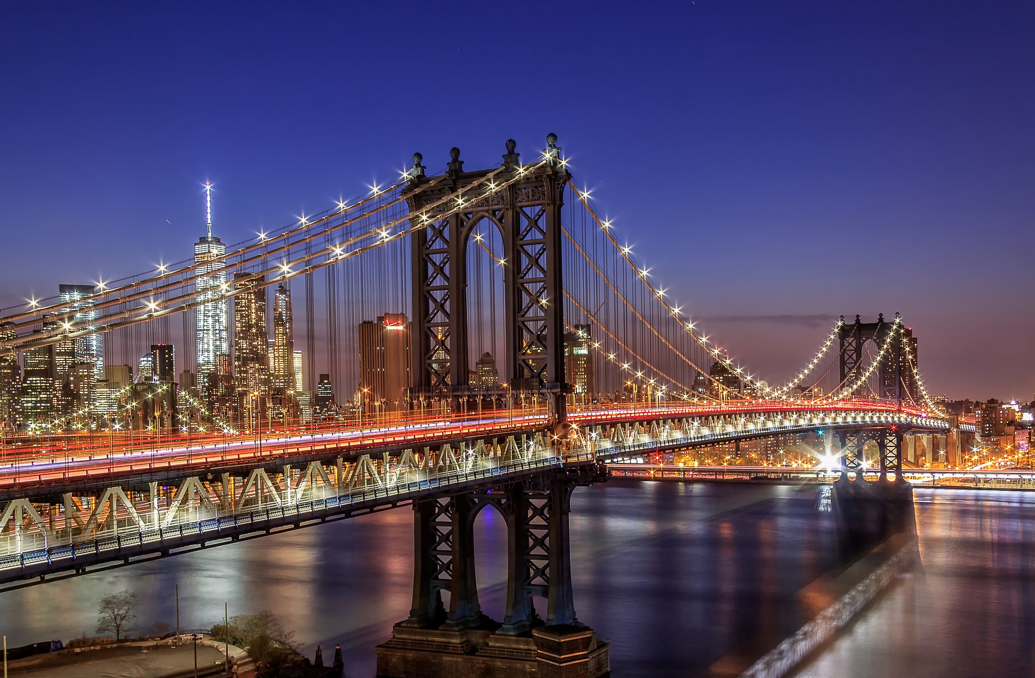 Téléchargez des papiers peints mobile Nuit, Ville, Lumière, Pont, Etats Unis, New York, Pont De Manhattan, Des Ponts, Construction Humaine gratuitement.