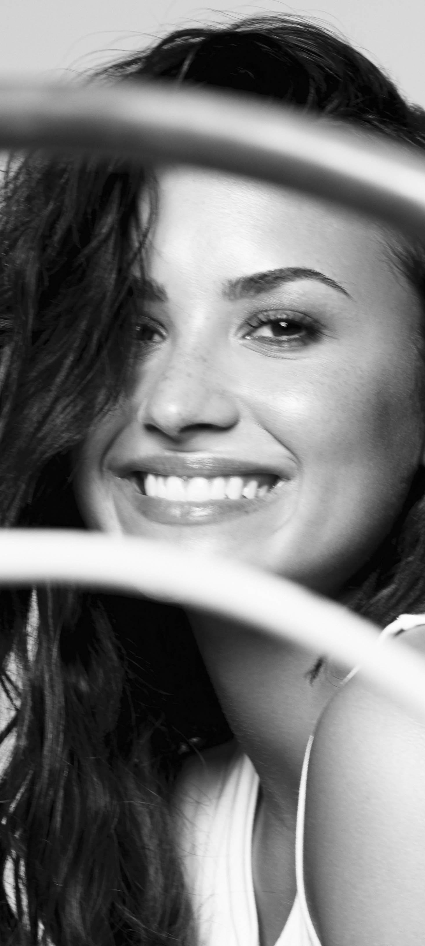 Download mobile wallpaper Music, Smile, Monochrome, Singer, Black & White, Actress, Demi Lovato for free.