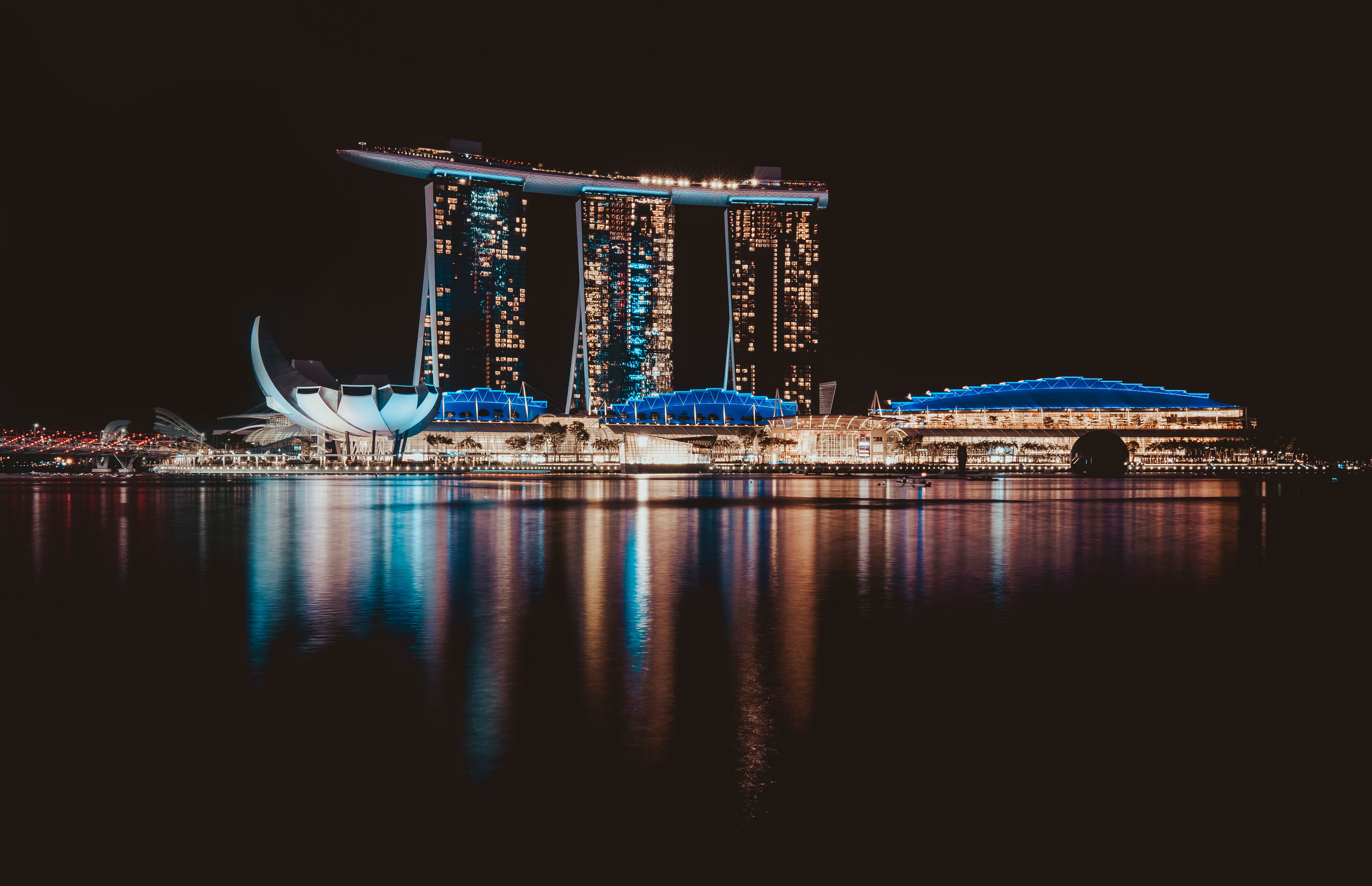 Laden Sie das Wasser, Singapur, Nacht, Menschengemacht, Marina Bay Sands-Bild kostenlos auf Ihren PC-Desktop herunter