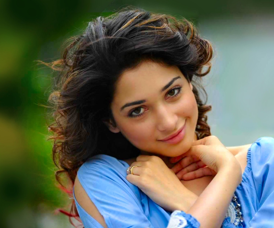 Download mobile wallpaper Smile, Brunette, Celebrity, Actress, Tamannaah Bhatia, Bollywood for free.