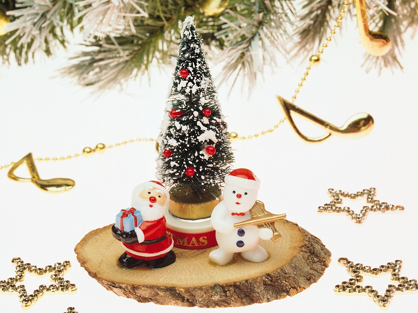 Téléchargez gratuitement l'image Père Noël, Noël, Bois, Vacances, Sapin De Noël, Décoration, Doré, Bonhomme De Neige, Etoile sur le bureau de votre PC