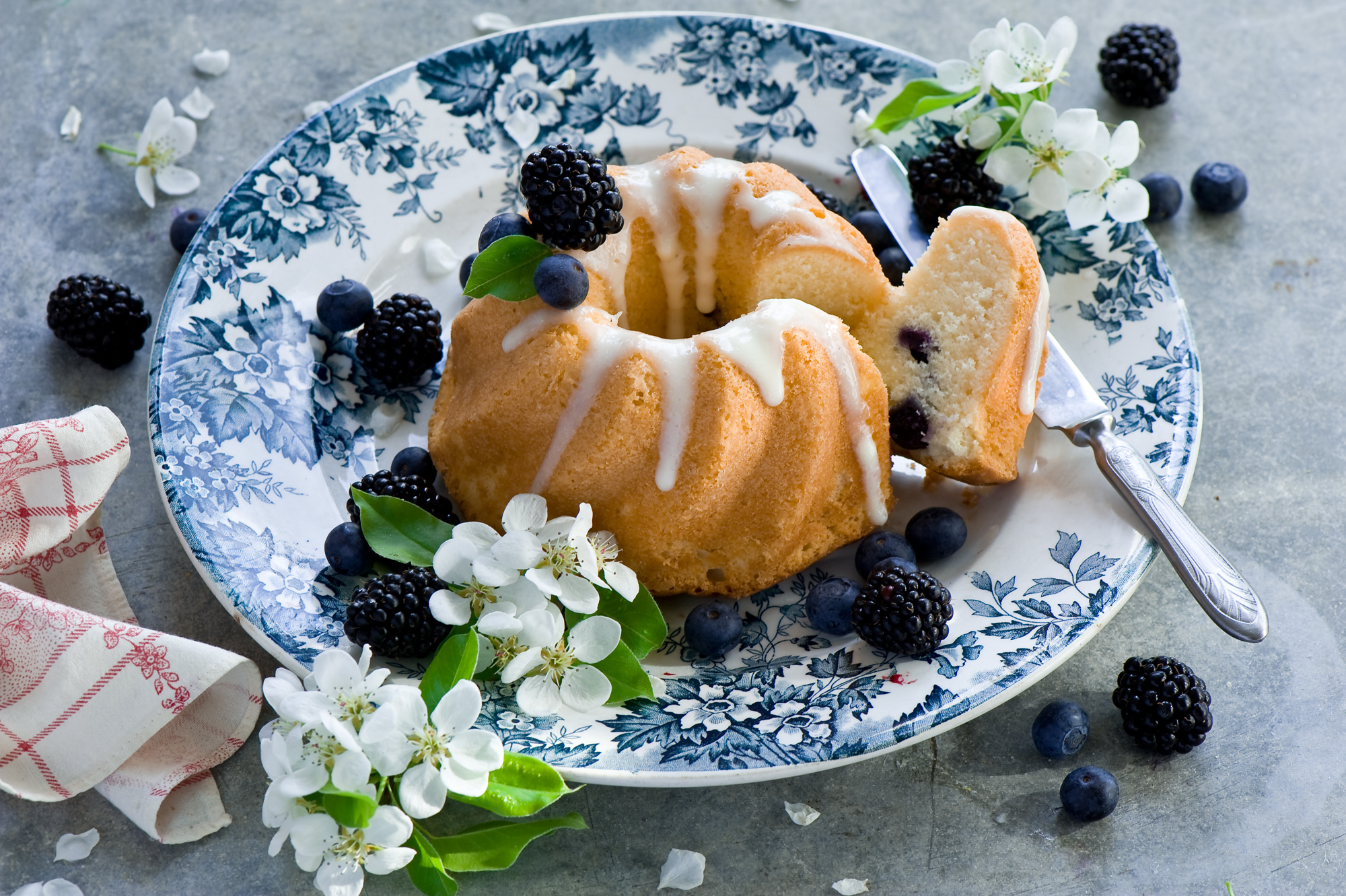 Download mobile wallpaper Food, Dessert, Blueberry, Blackberry, Cake, Berry, Baking for free.