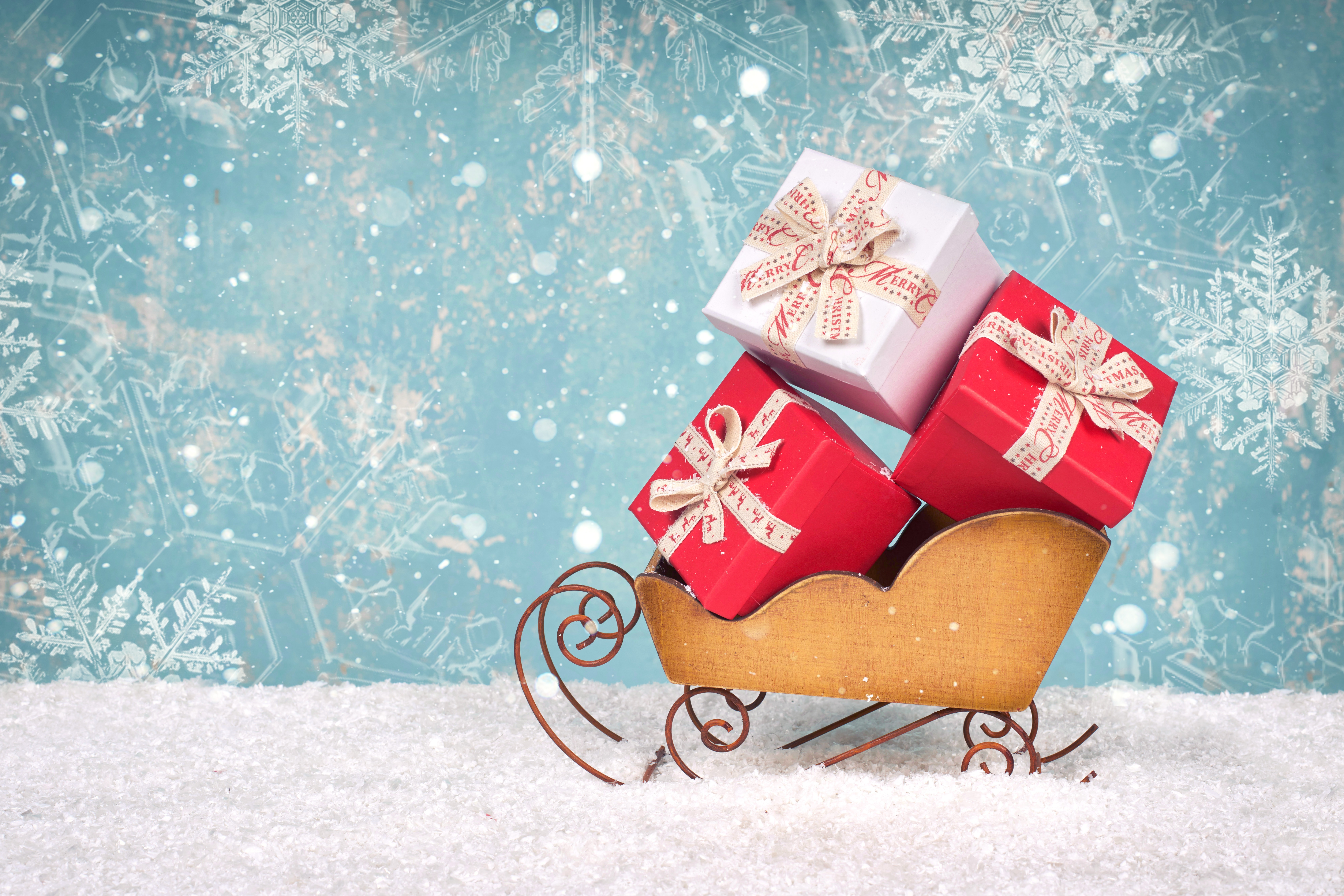 Baixe gratuitamente a imagem Natal, Presente, Trenó, Floco De Neve, Feriados na área de trabalho do seu PC