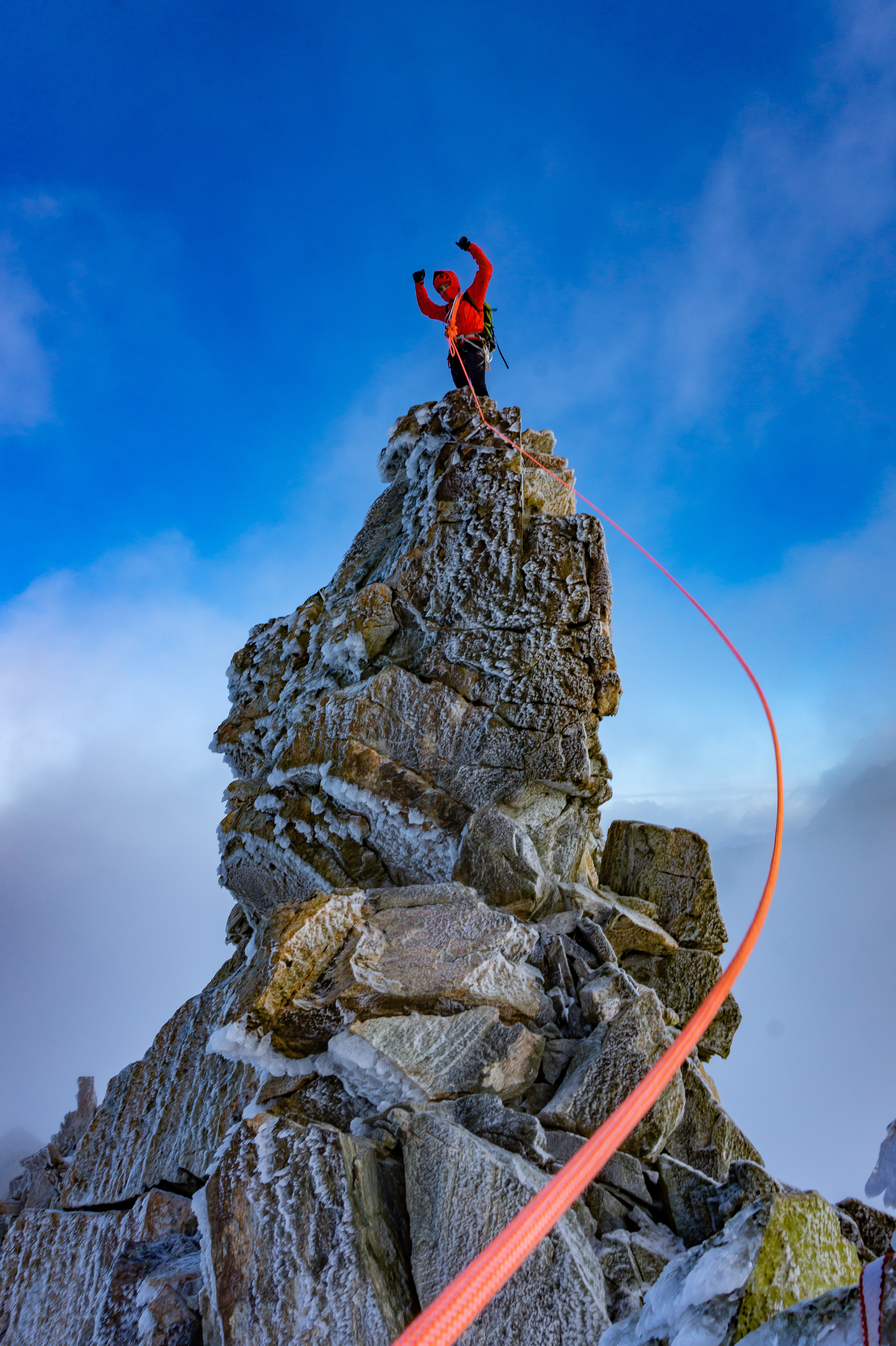 106789 скачать картинку альпинист, спорт, скала, вершина, разное, человек - обои и заставки бесплатно