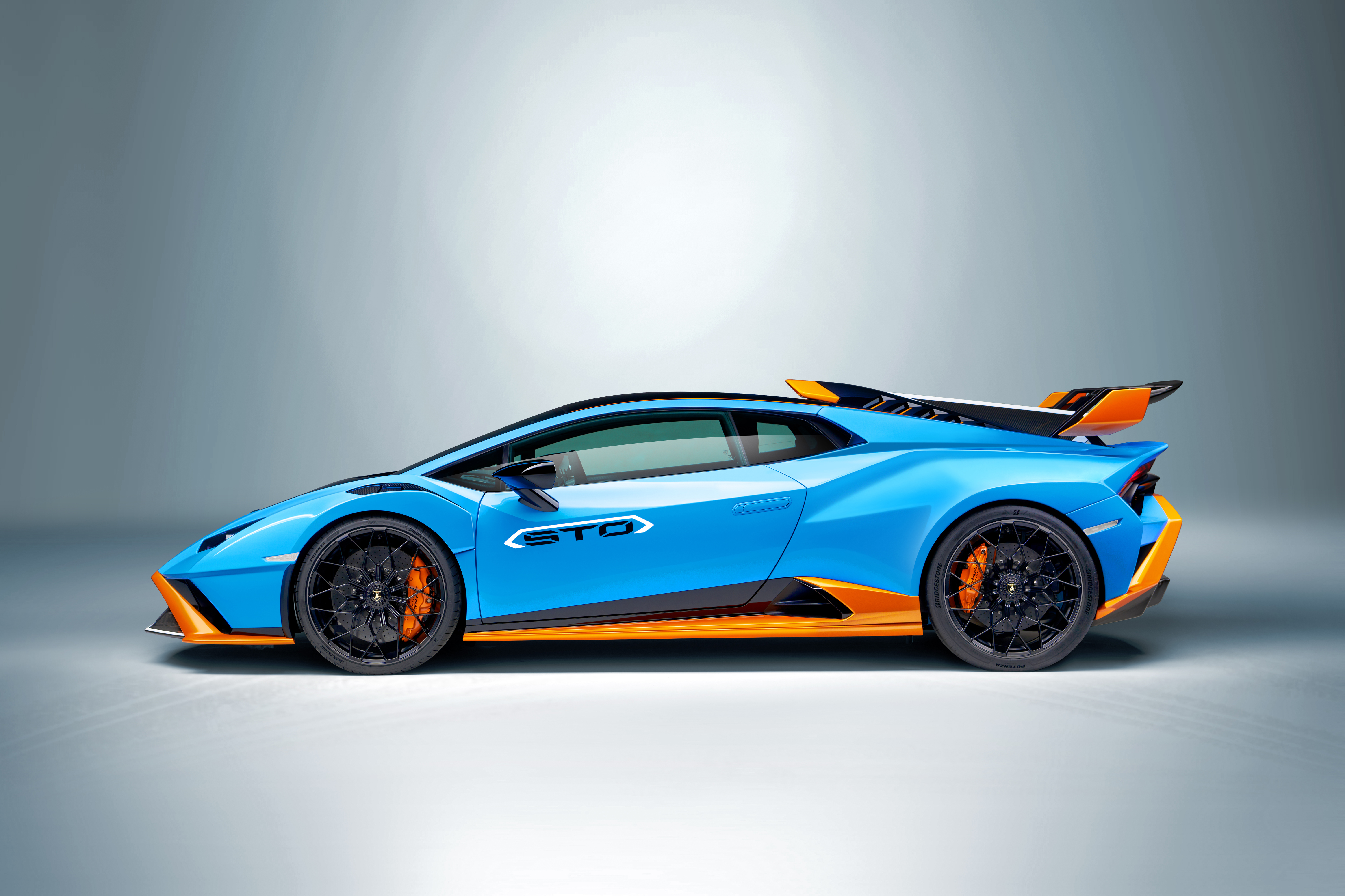 Download mobile wallpaper Lamborghini, Supercar, Vehicles, Lamborghini Huracán Sto for free.