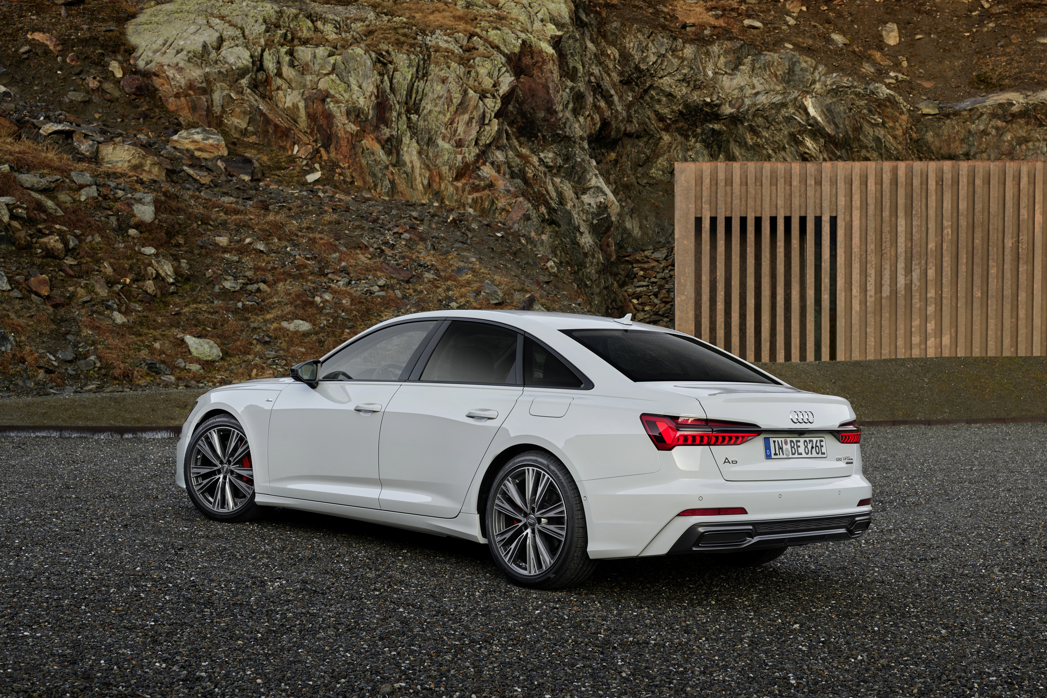 Baixe gratuitamente a imagem Audi, Carro, Audi A6, Carro Compacto, Veículos, Carro Branco na área de trabalho do seu PC