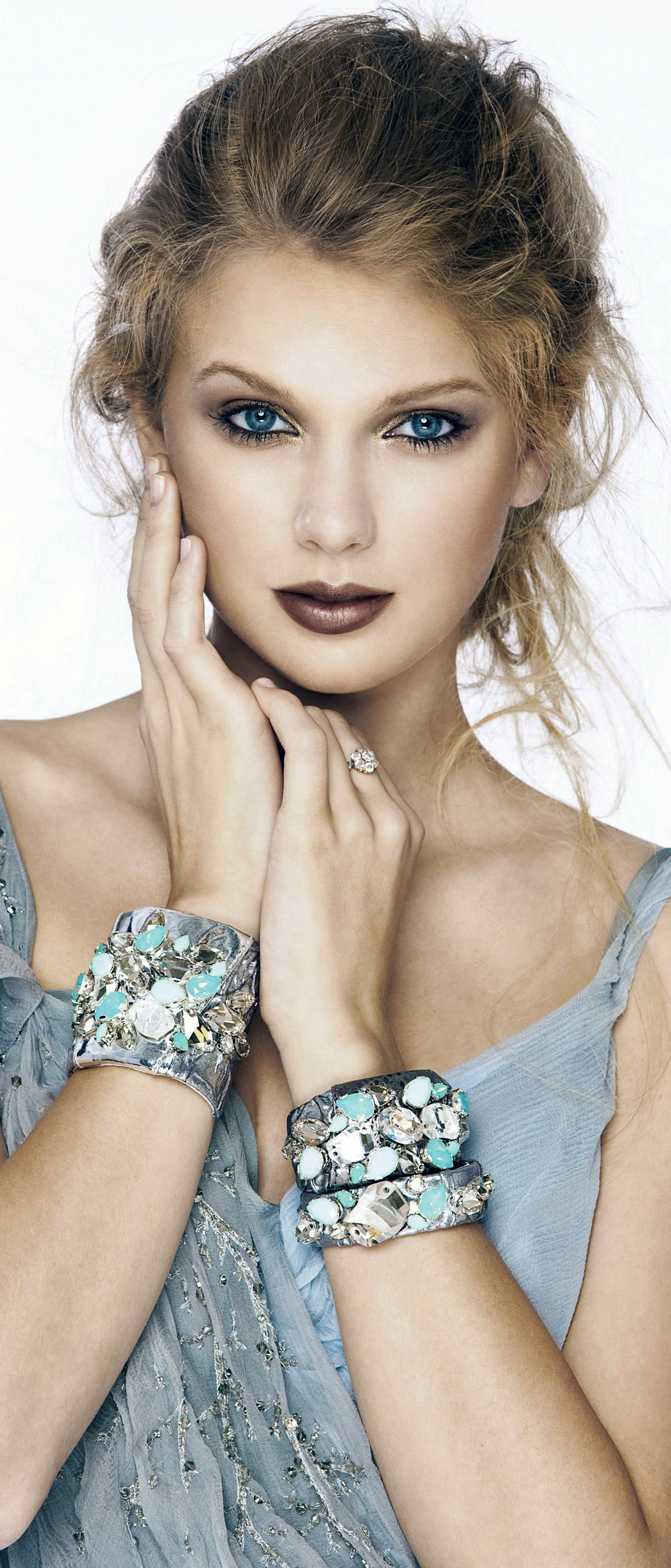 Download mobile wallpaper Music, Singer, Blonde, Blue Eyes, Taylor Swift, Lipstick for free.