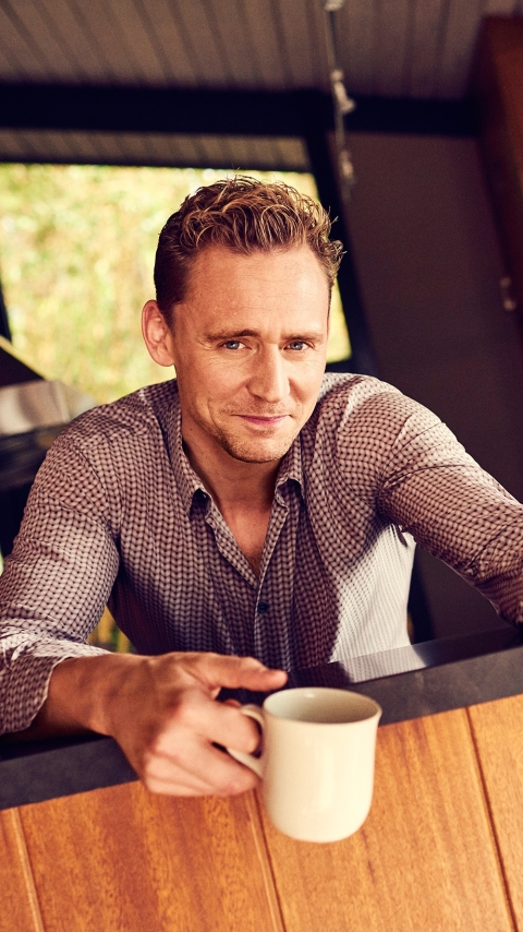 Download mobile wallpaper English, Celebrity, Actor, Tom Hiddleston for free.