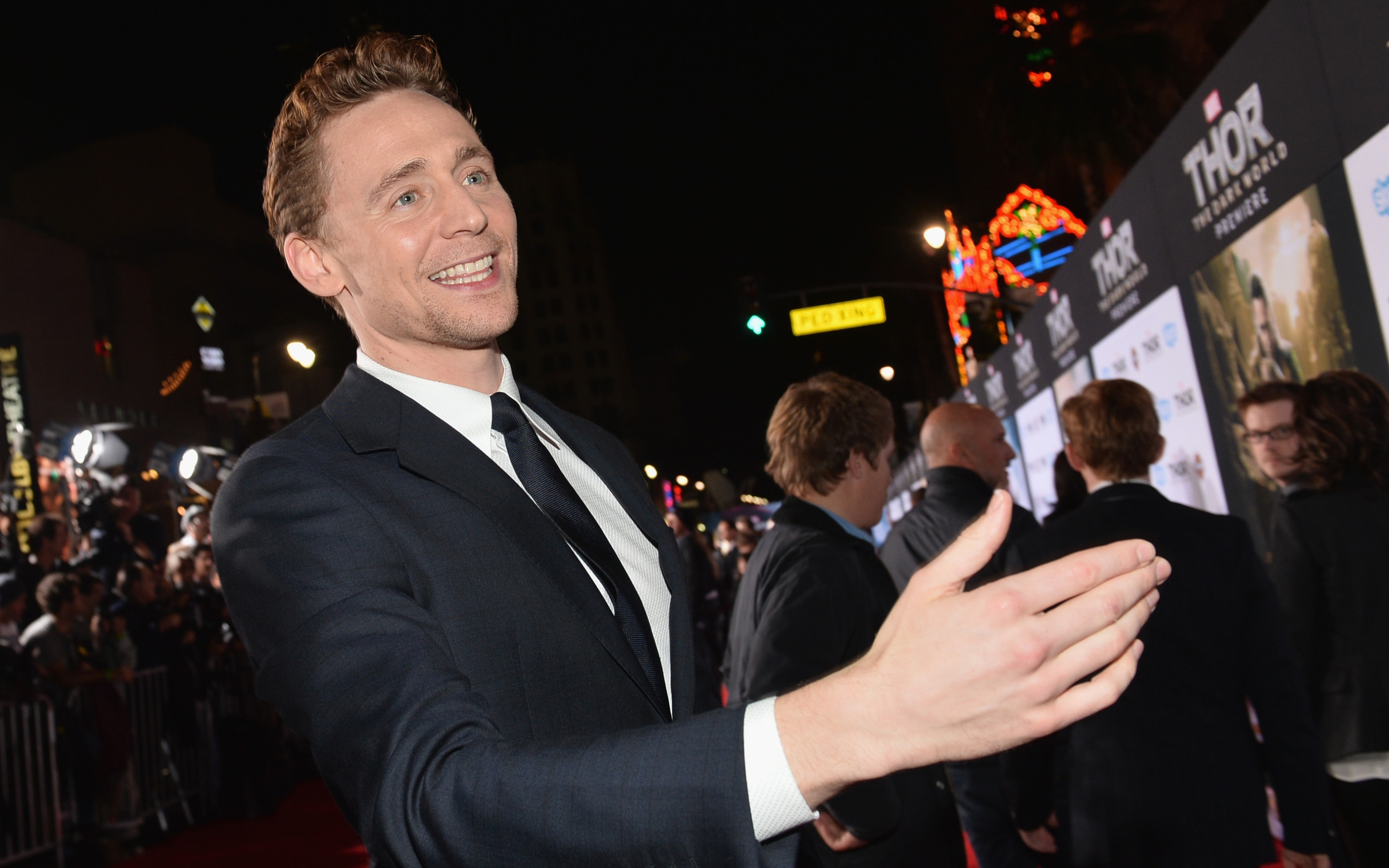 Téléchargez des papiers peints mobile Anglais, Célébrités, Acteur, Tom Hiddleston gratuitement.