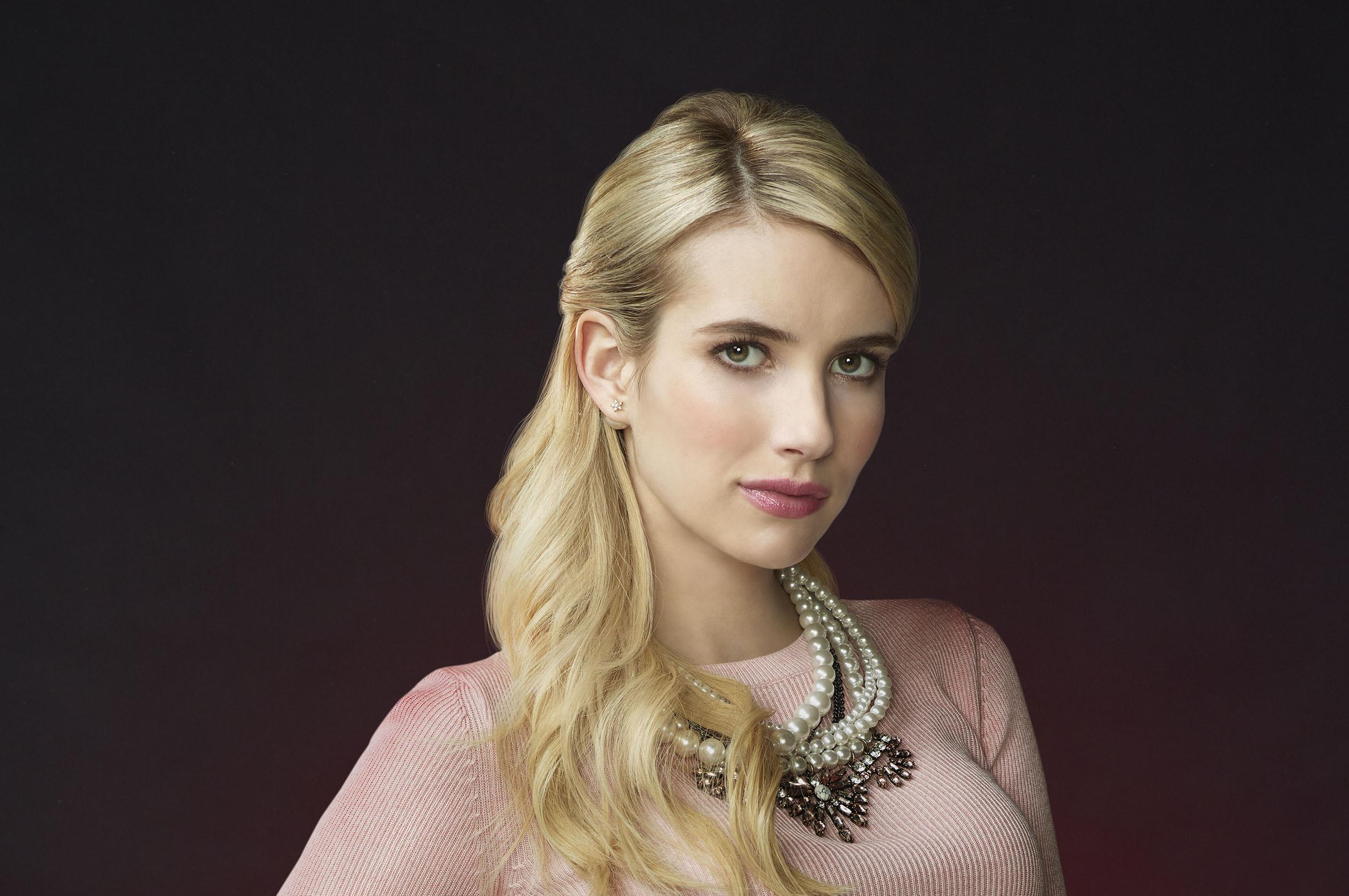 Download mobile wallpaper Blonde, Necklace, Celebrity, Actress, Emma Roberts for free.