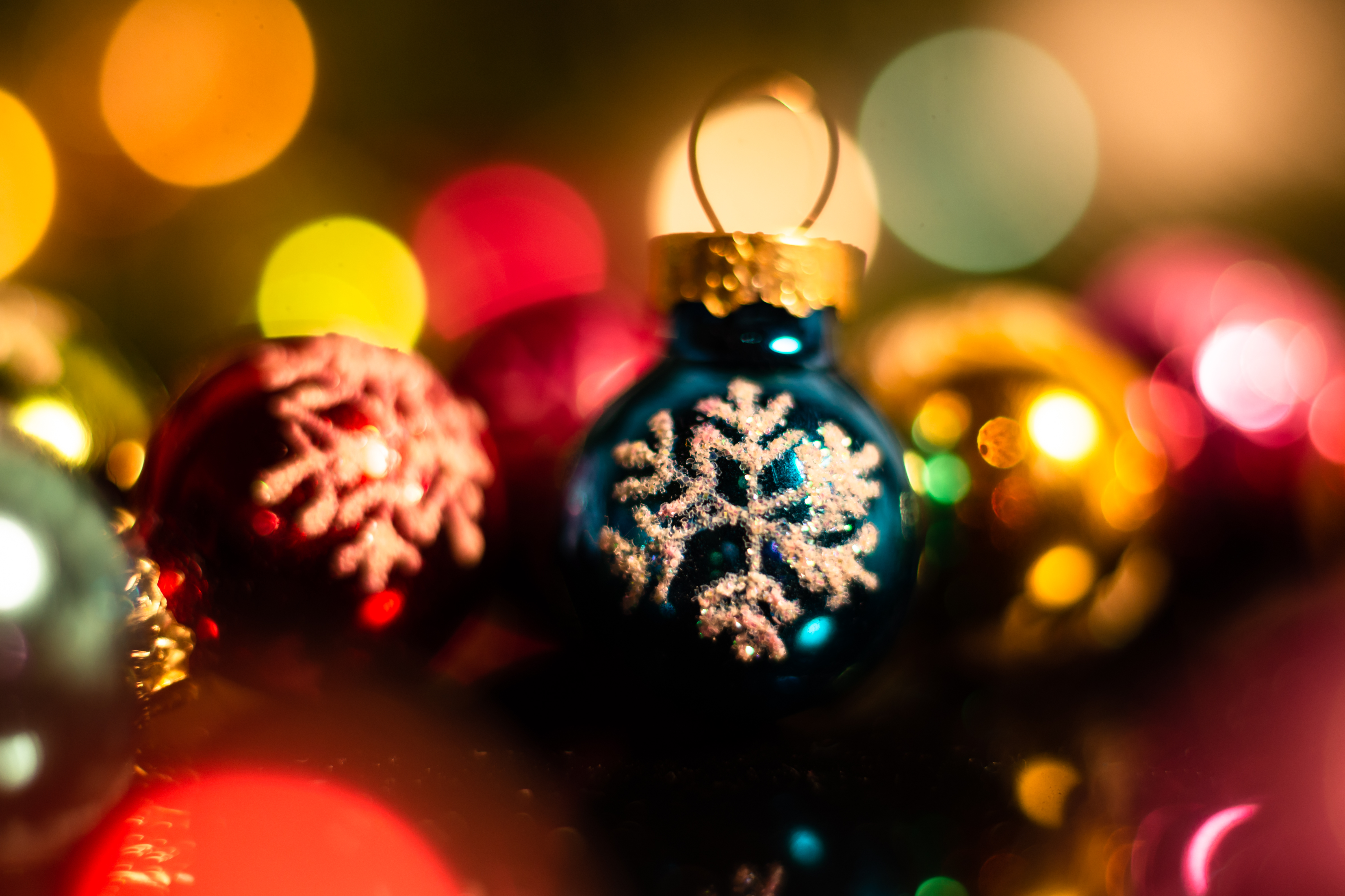Téléchargez des papiers peints mobile Fêtes, Décorations, Des Balles, Nouvel An, Balles, Noël gratuitement.