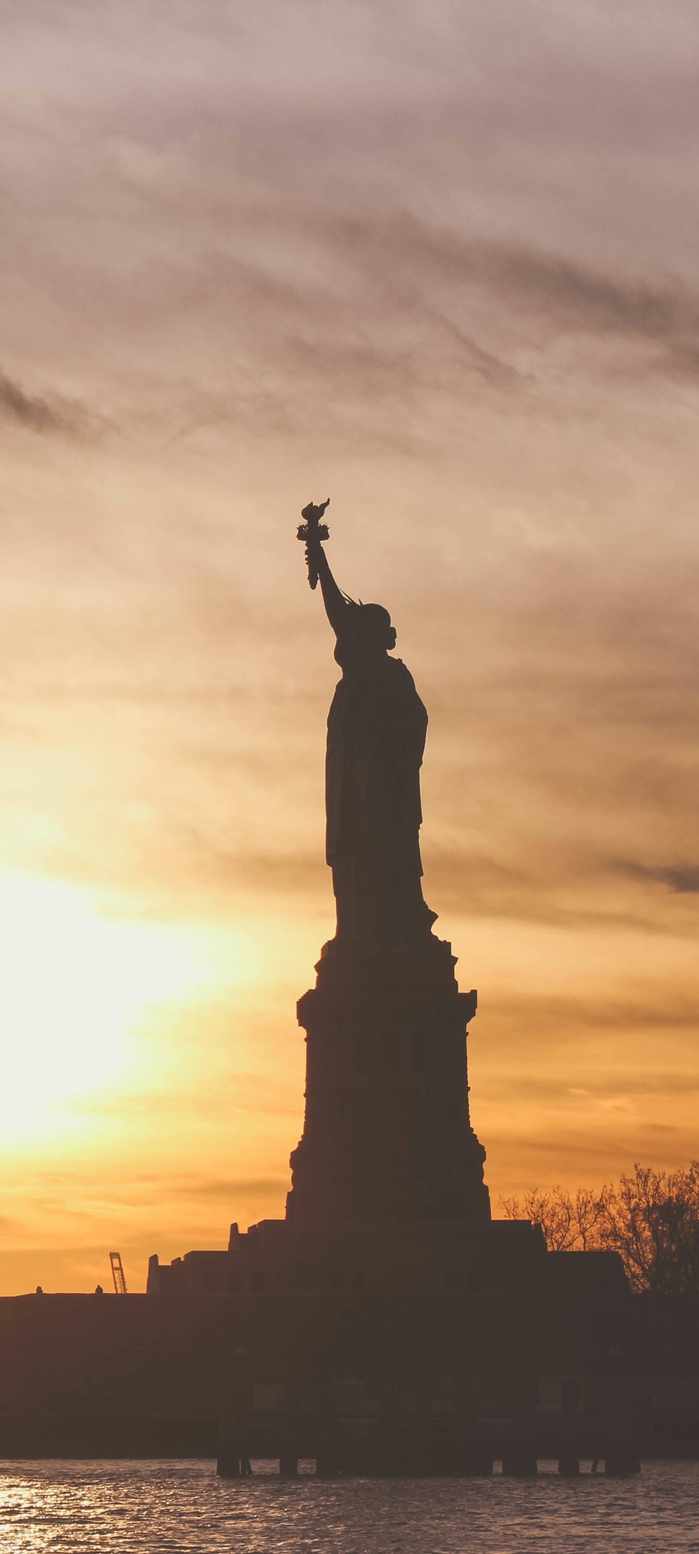 Download mobile wallpaper Sunset, Statue Of Liberty, Silhouette, Man Made for free.