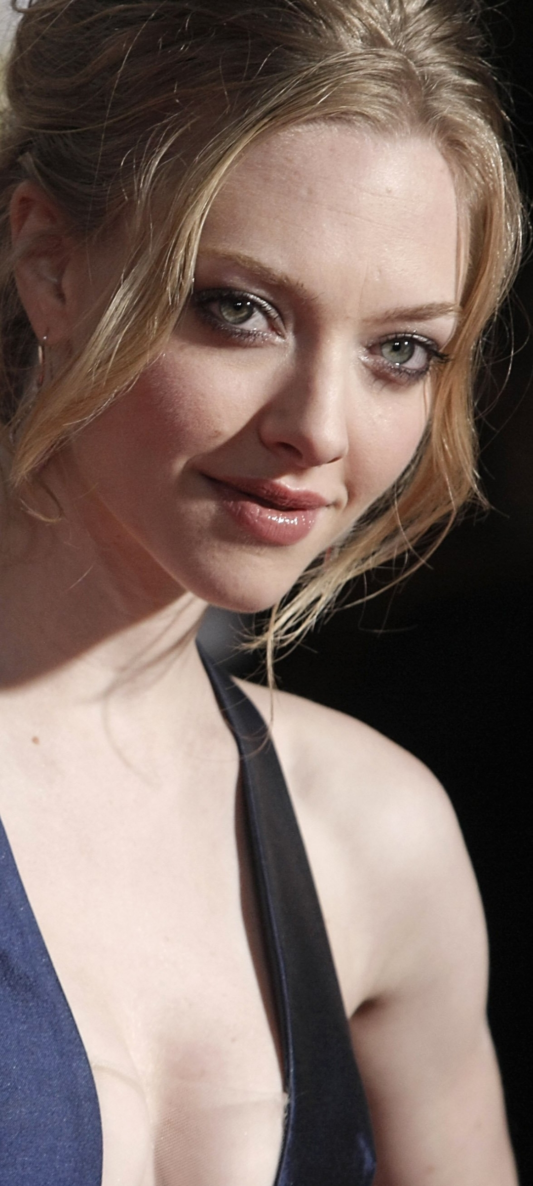 Descarga gratuita de fondo de pantalla para móvil de Celebridades, Amanda Seyfried.