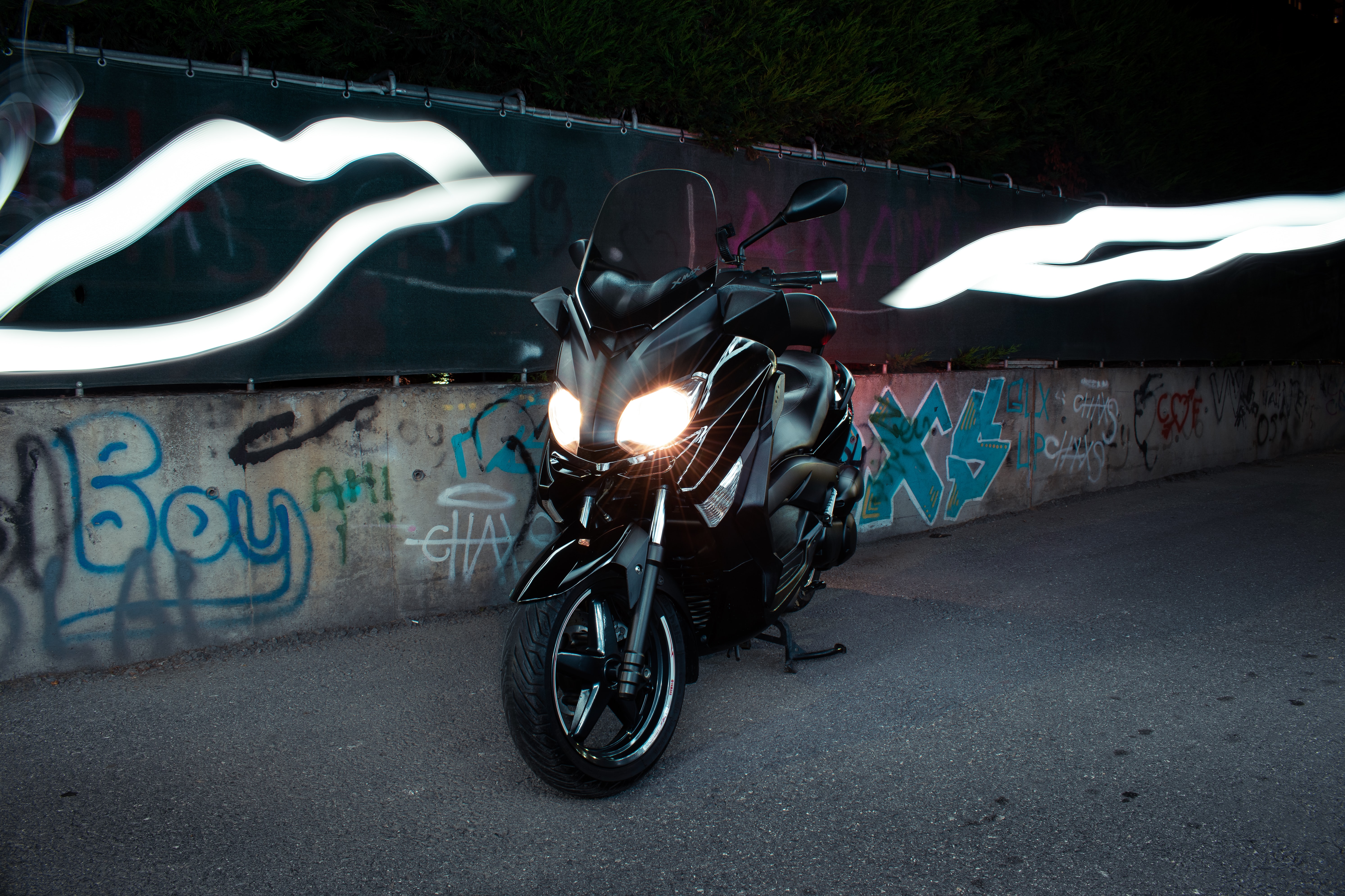 92781 baixar papel de parede motocicleta, brilho, motocicletas, faróis, preto, luzes, brilhar, o preto, bicicleta - protetores de tela e imagens gratuitamente
