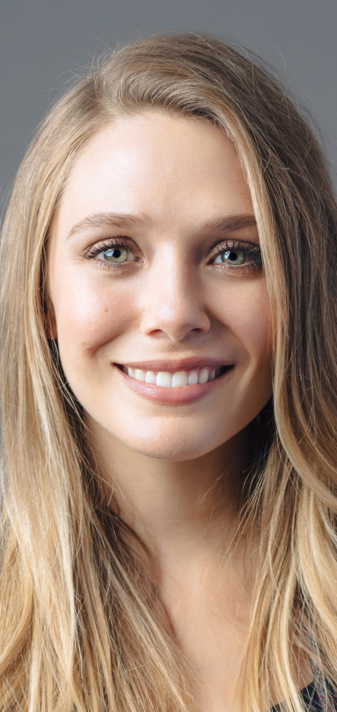 Download mobile wallpaper Smile, Blonde, Green Eyes, American, Celebrity, Actress, Elizabeth Olsen for free.
