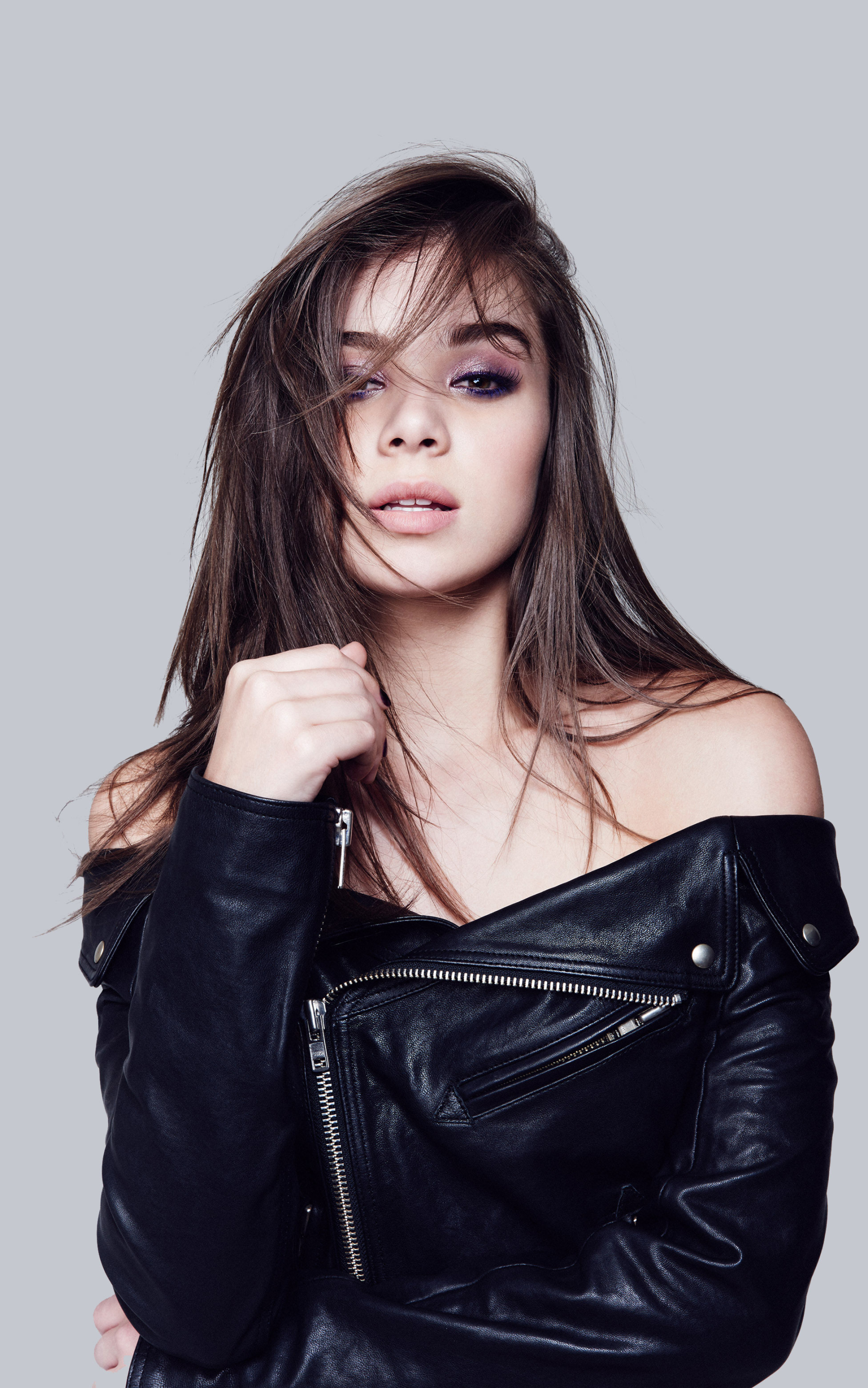 Download mobile wallpaper Singer, Brunette, American, Celebrity, Actress, Hailee Steinfeld for free.