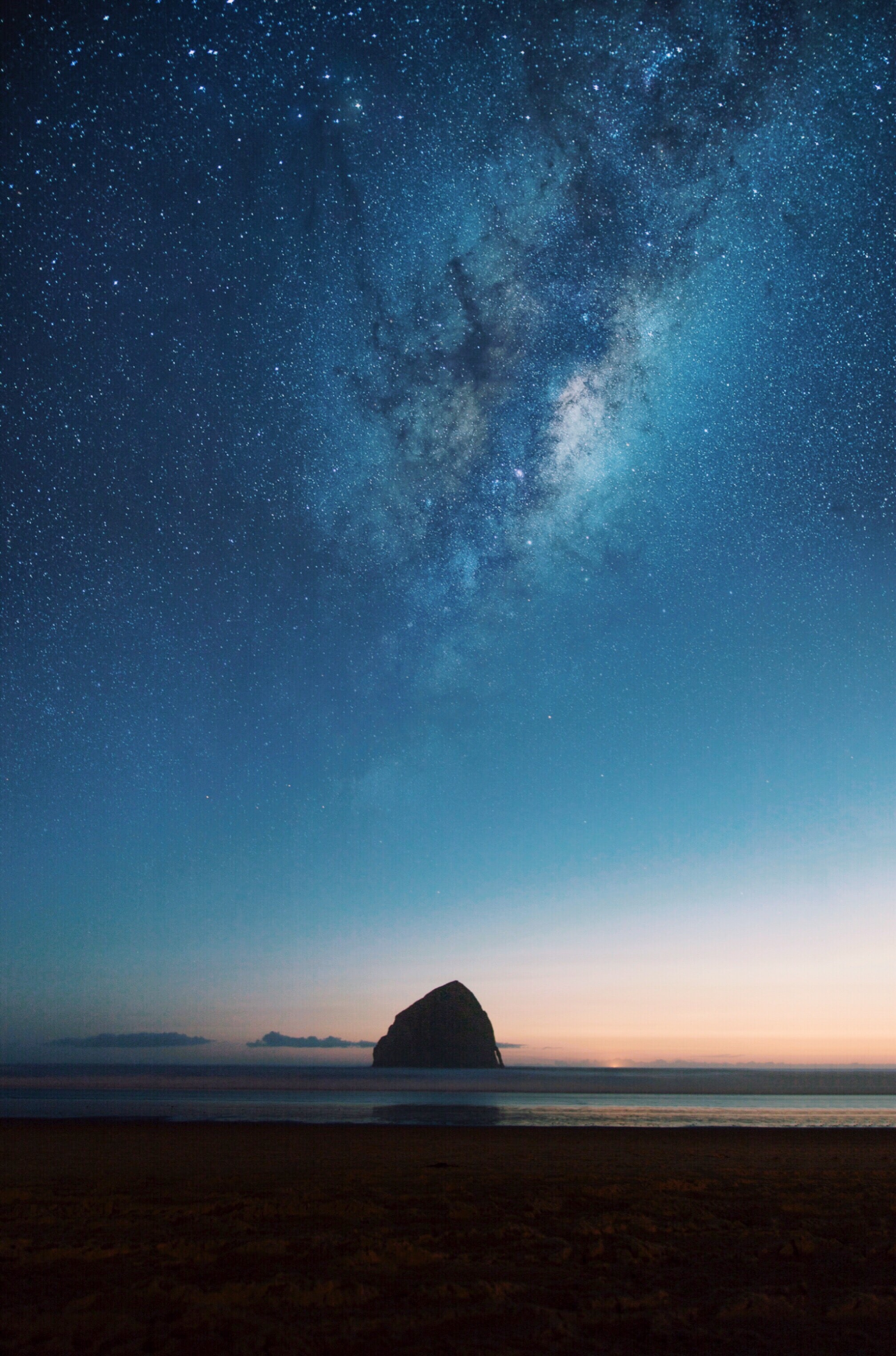 Download mobile wallpaper Rock, Nature, Starry Sky, Beach for free.