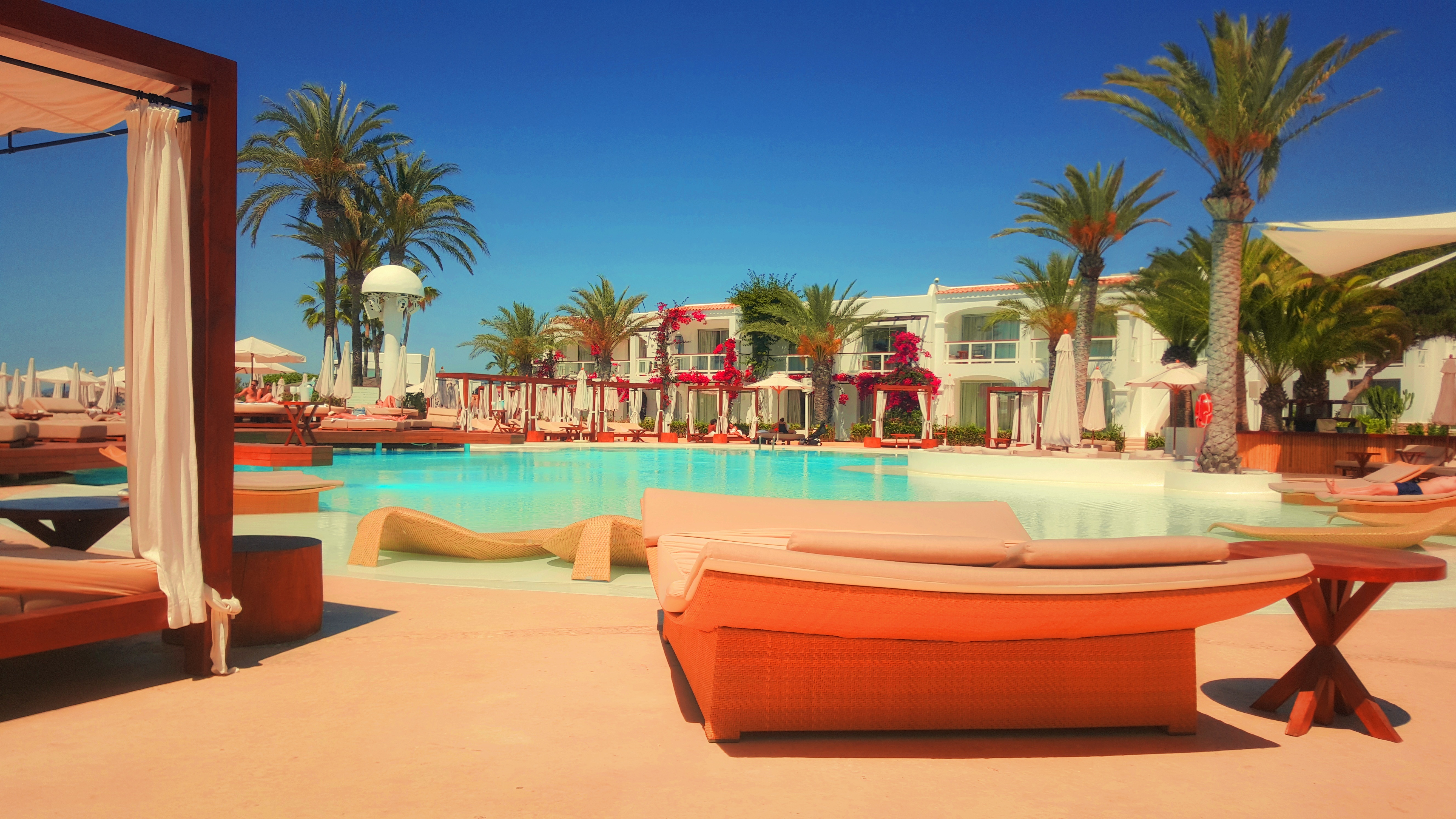 Wallpaper Full HD miscellaneous, palms, miscellanea, relaxation, rest, resort, pool, hotel, luxury