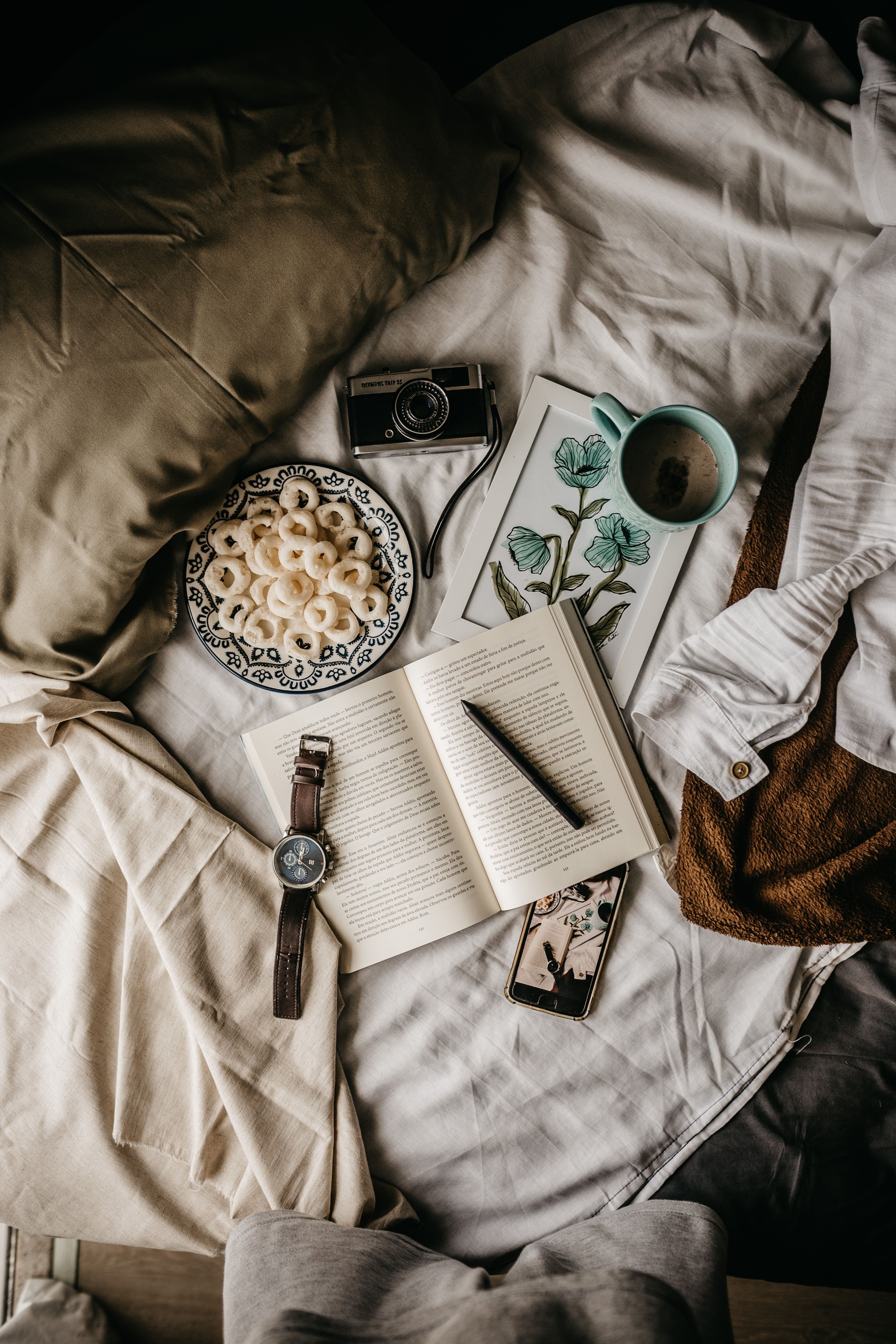 Mobile wallpaper cup, mug, miscellanea, camera, food, miscellaneous, book, bed, mood, breakfast