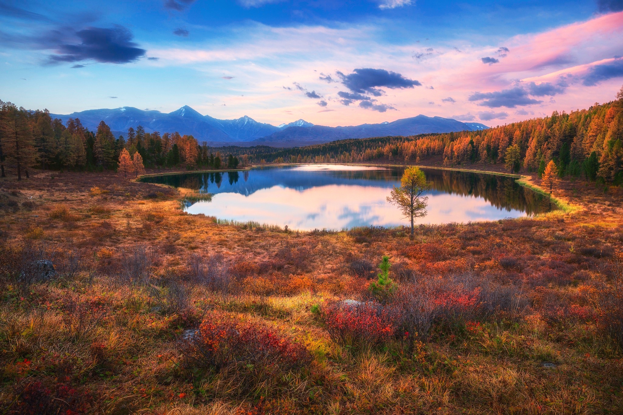 Download mobile wallpaper Landscape, Lakes, Lake, Fall, Earth, Russia for free.
