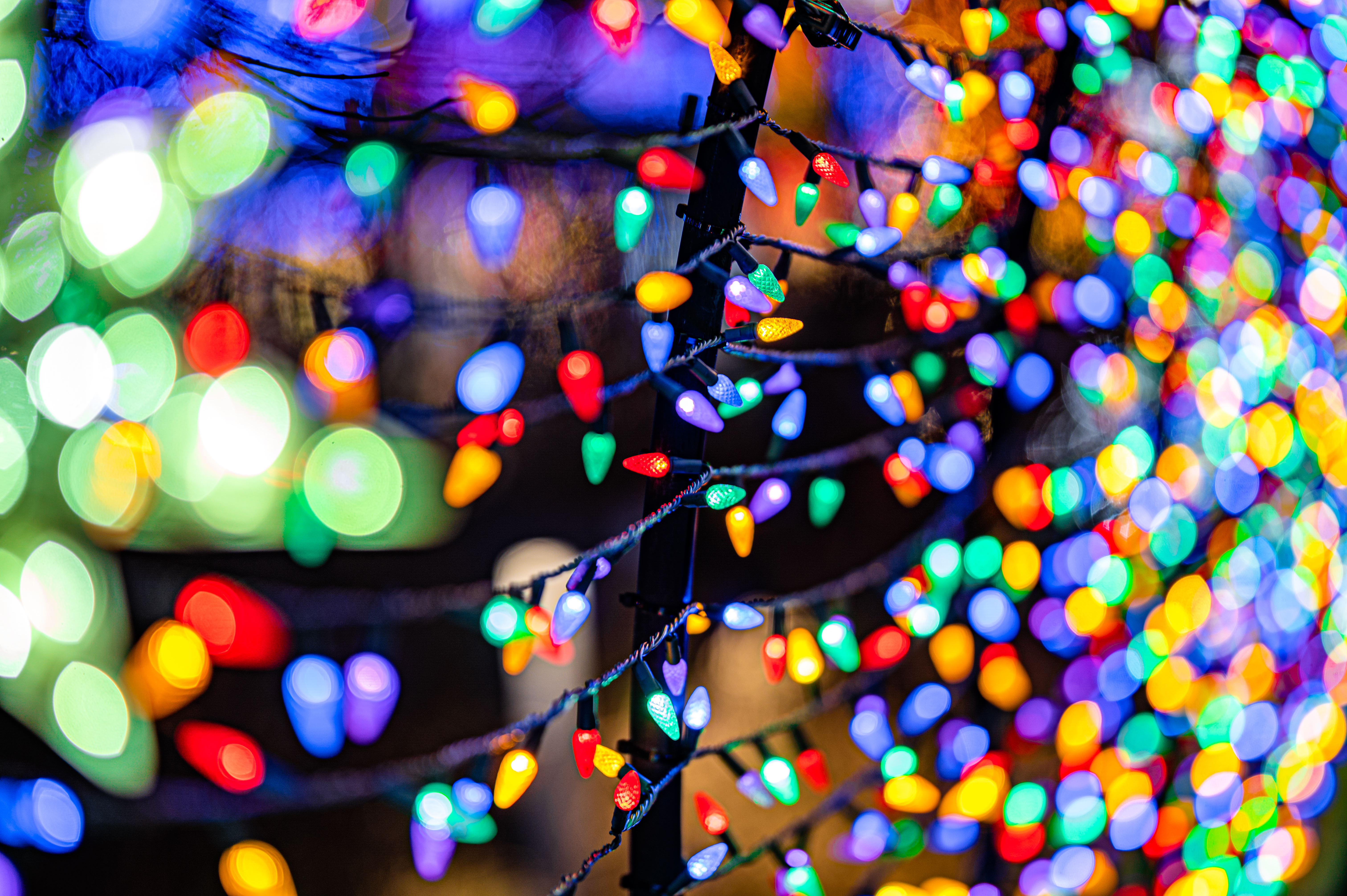 Free download wallpaper Lights, Miscellanea, Miscellaneous, Motley, Garland, Garlands, Light Bulbs, Multicolored, Glow on your PC desktop