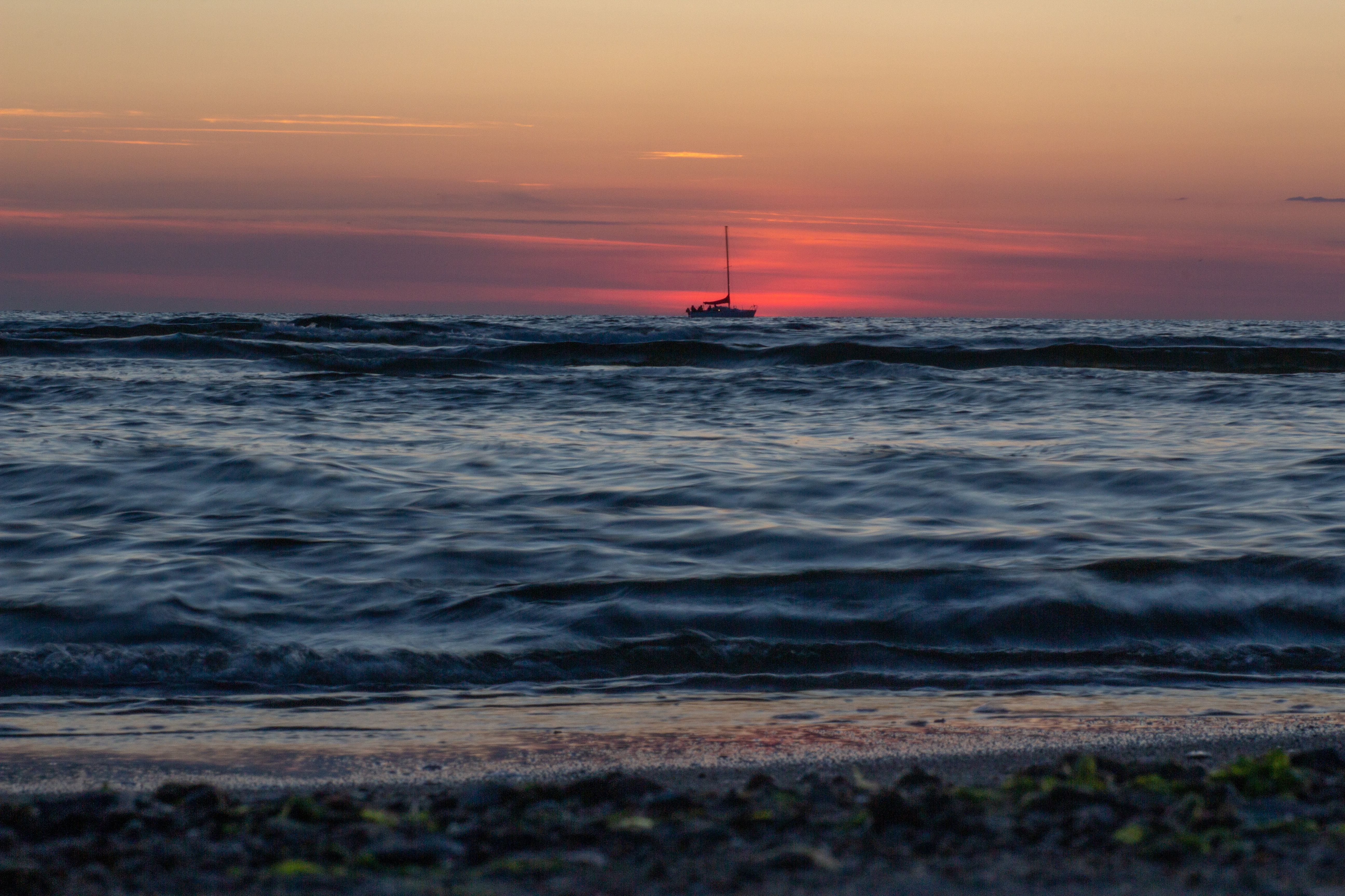 Handy-Wallpaper Sunset, Horizont, Boot, Natur, Ein Boot, Sea kostenlos herunterladen.