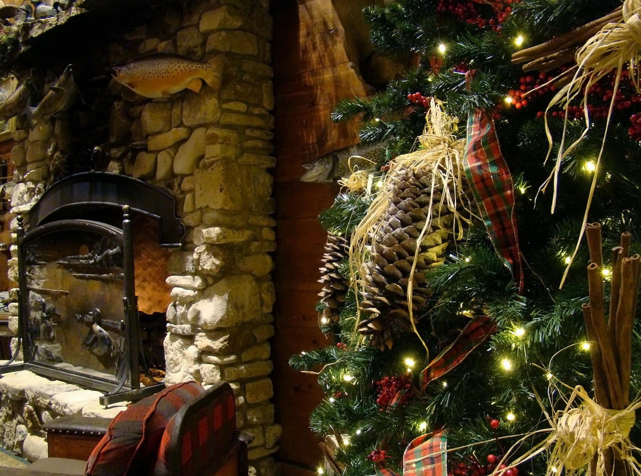holidays, cones, toys, christmas, holiday, christmas tree, garland, coziness, comfort, fireplace Full HD