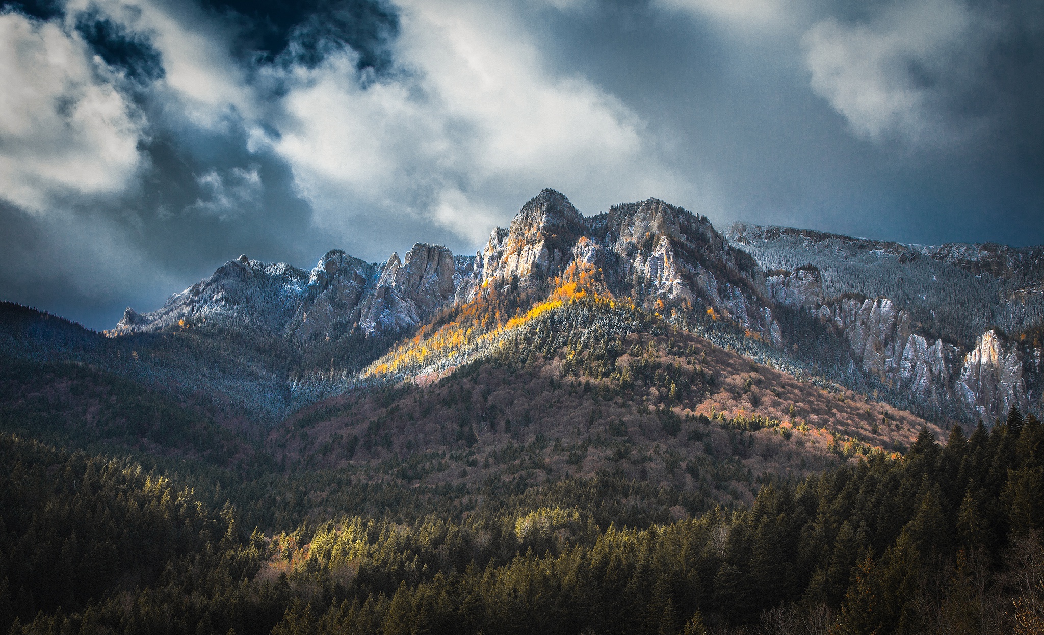 Descarga gratis la imagen Paisaje, Naturaleza, Montañas, Montaña, Bosque, Acantilado, Tierra/naturaleza en el escritorio de tu PC