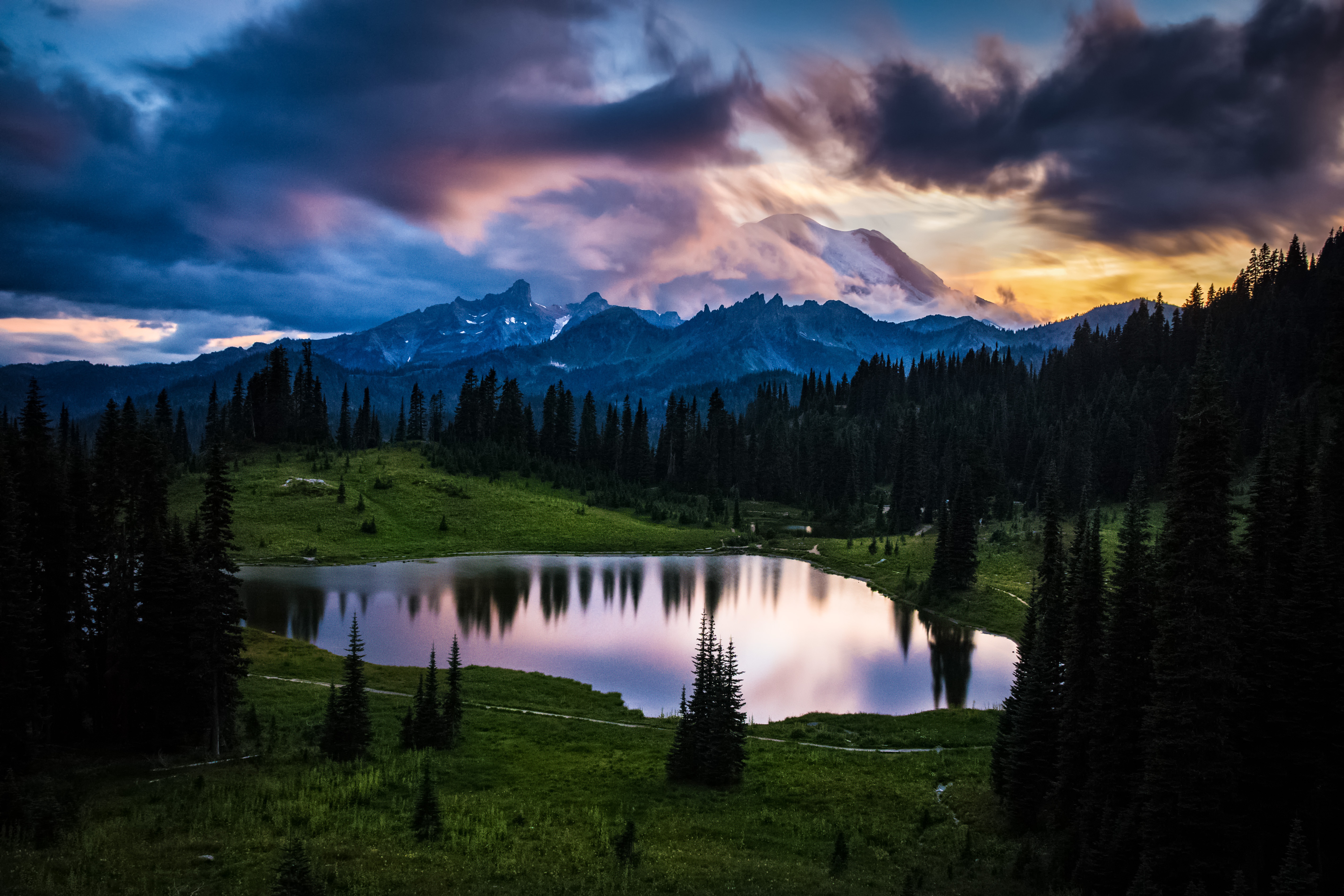 Descarga gratis la imagen Montañas, Montaña, Lago, Bosque, Nube, Monte Rainier, Tierra/naturaleza en el escritorio de tu PC