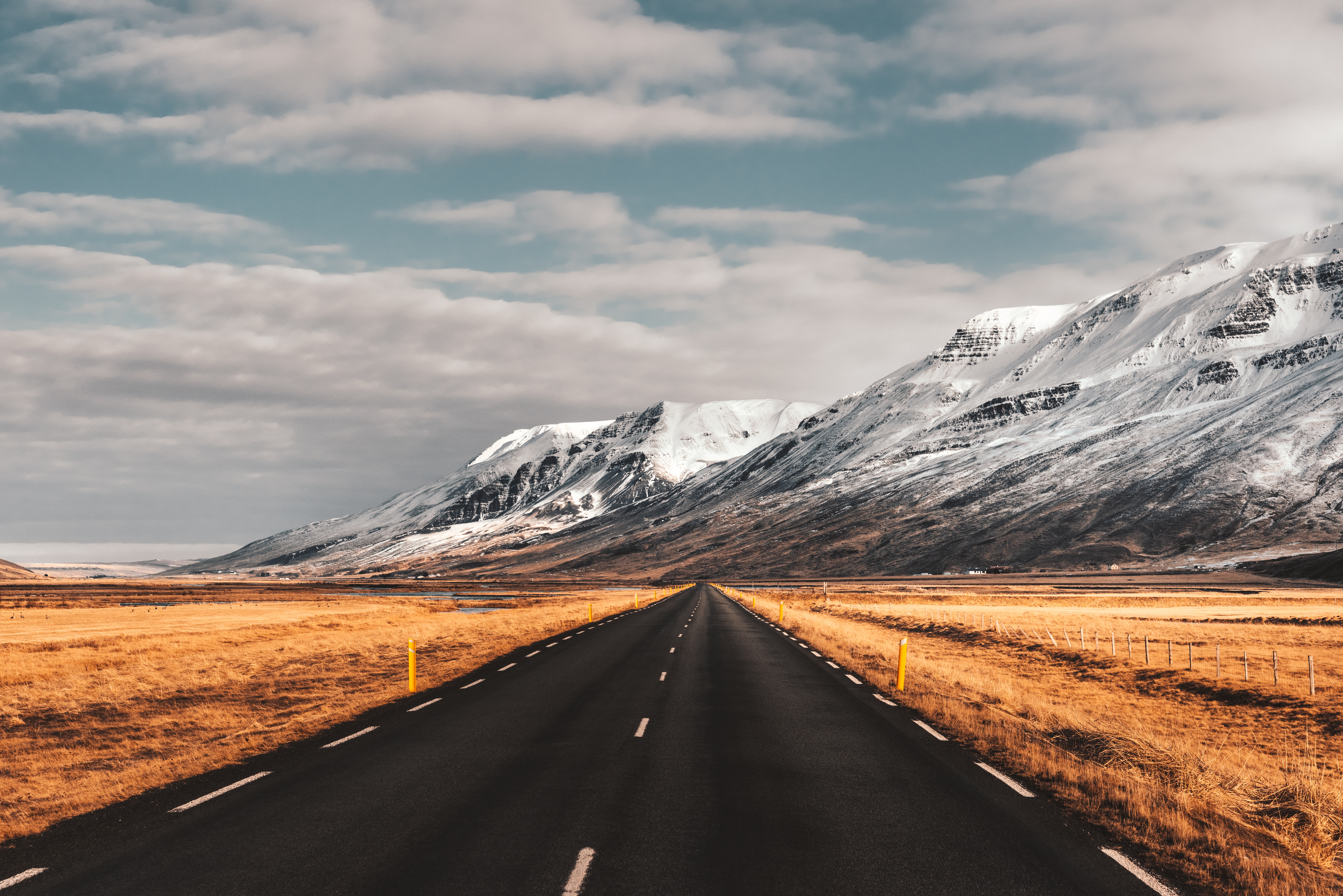 119752 завантажити шпалери ісландія, природа, гори, дорога, розмітка, розмітки, асфальт - заставки і картинки безкоштовно
