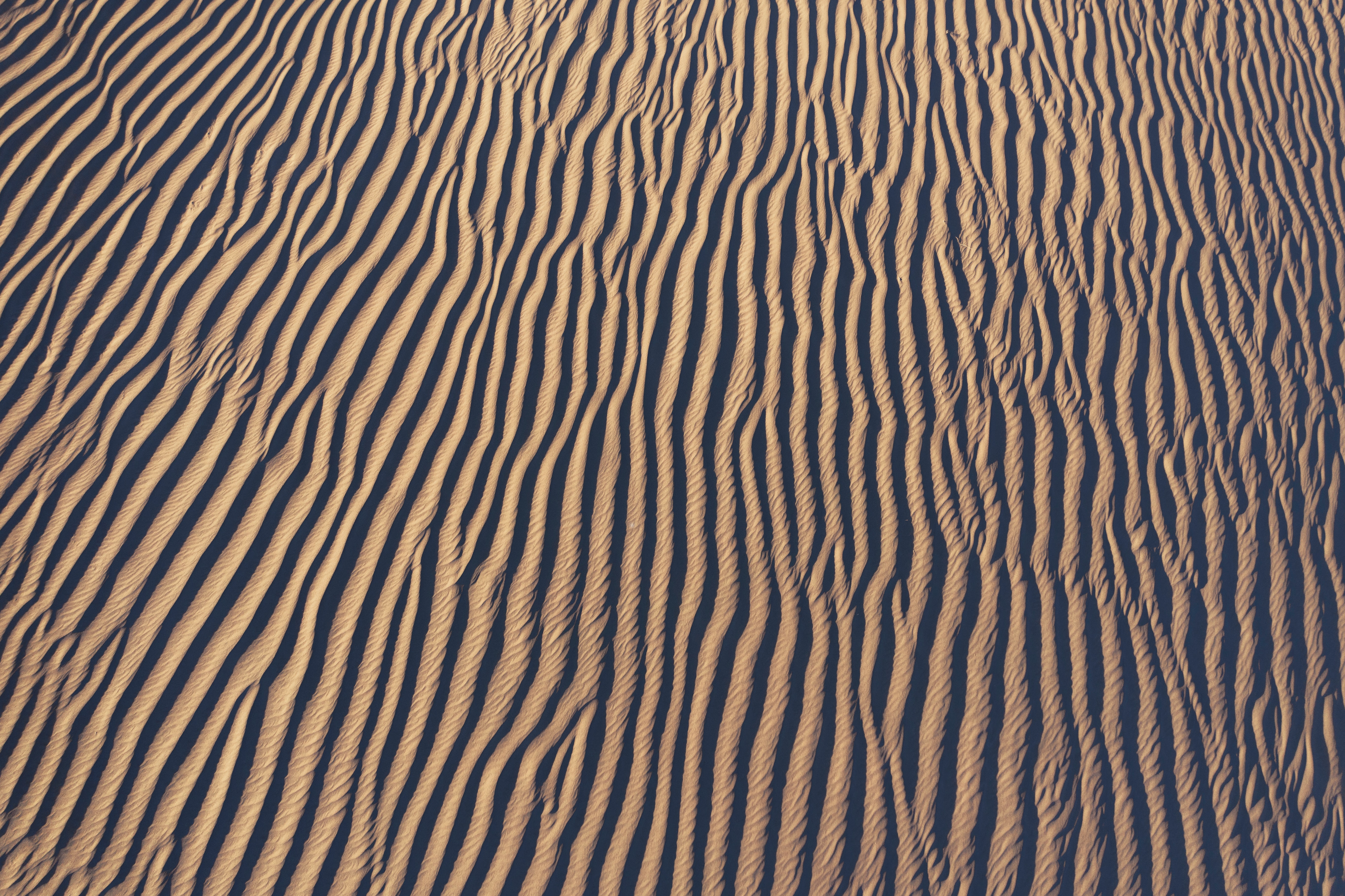 Скачать картинку Волны, Песок, Пустыня, Волнистый, Текстура, Текстуры в телефон бесплатно.