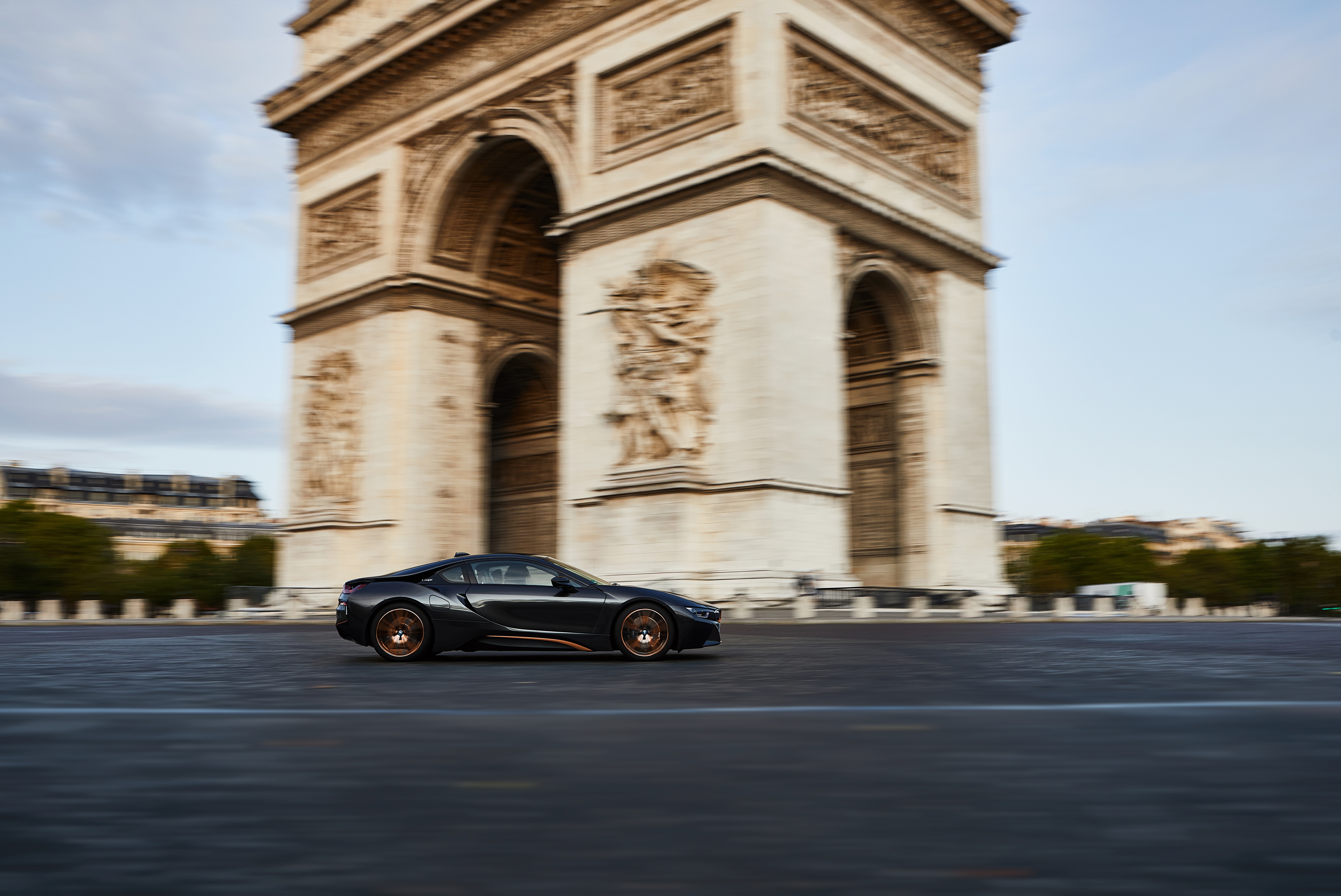 Download mobile wallpaper Bmw, Paris, Supercar, Bmw I8, Arc De Triomphe, Vehicles, Black Car for free.