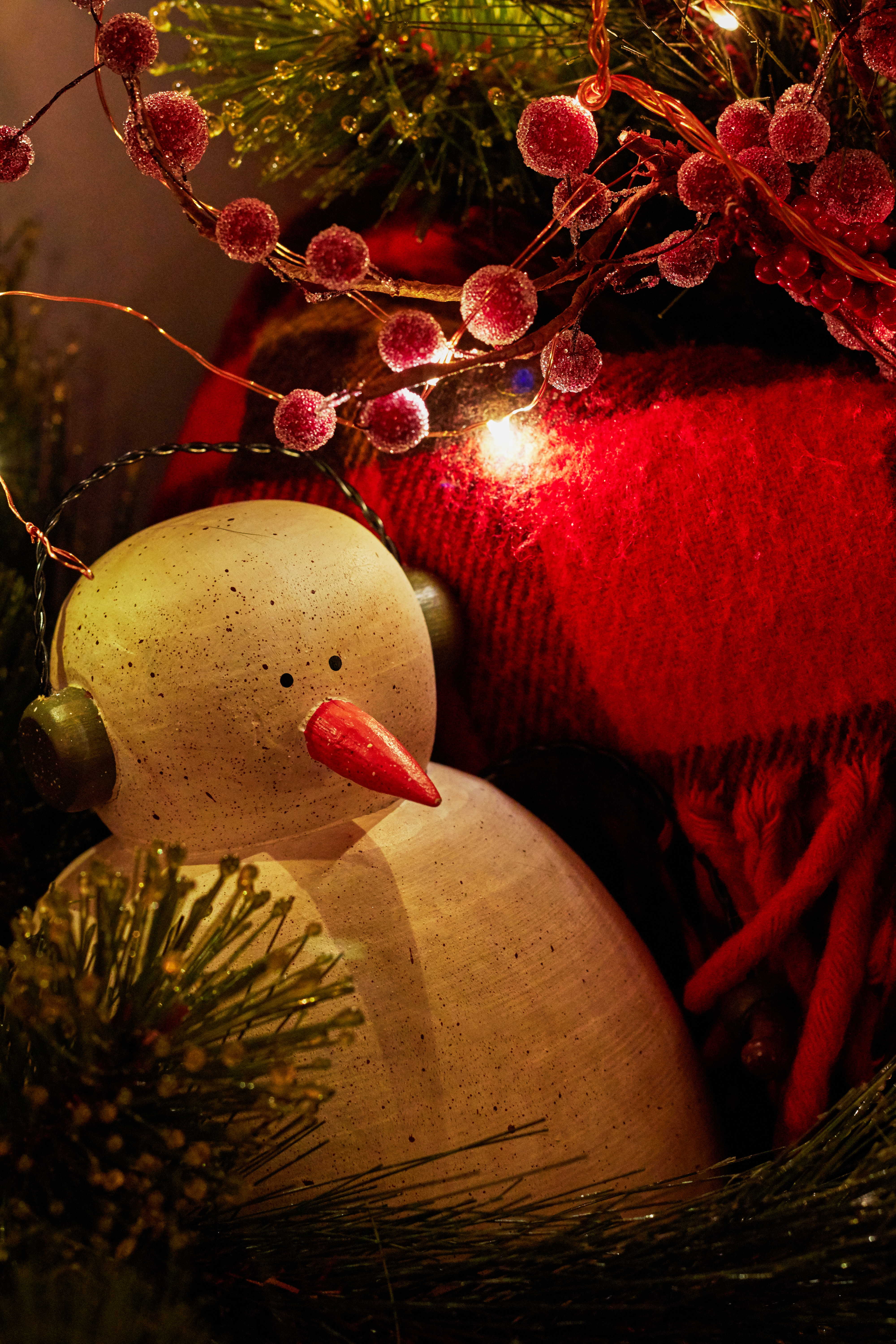 Download PC Wallpaper holidays, new year, headphones, snowman, christmas, holiday, garland, garlands