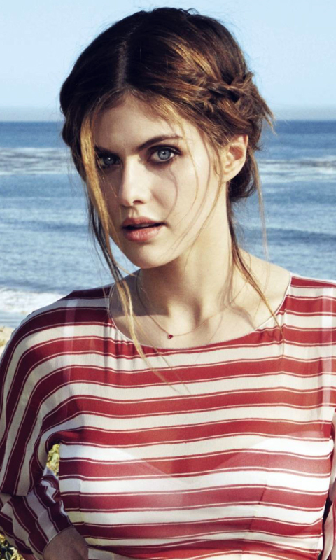 Download mobile wallpaper Celebrity, Alexandra Daddario for free.