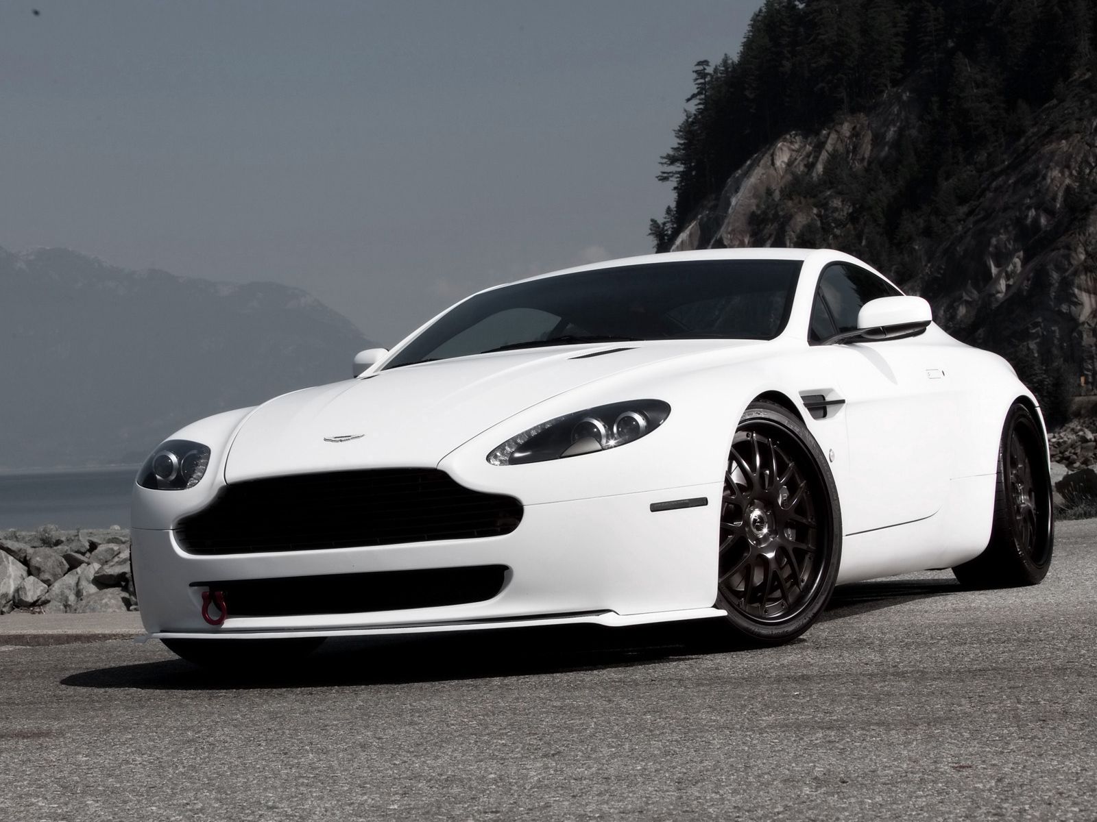 Free download wallpaper Cars, Rocks, Front View, Style, 2009, V8, Vantage, Aston Martin on your PC desktop