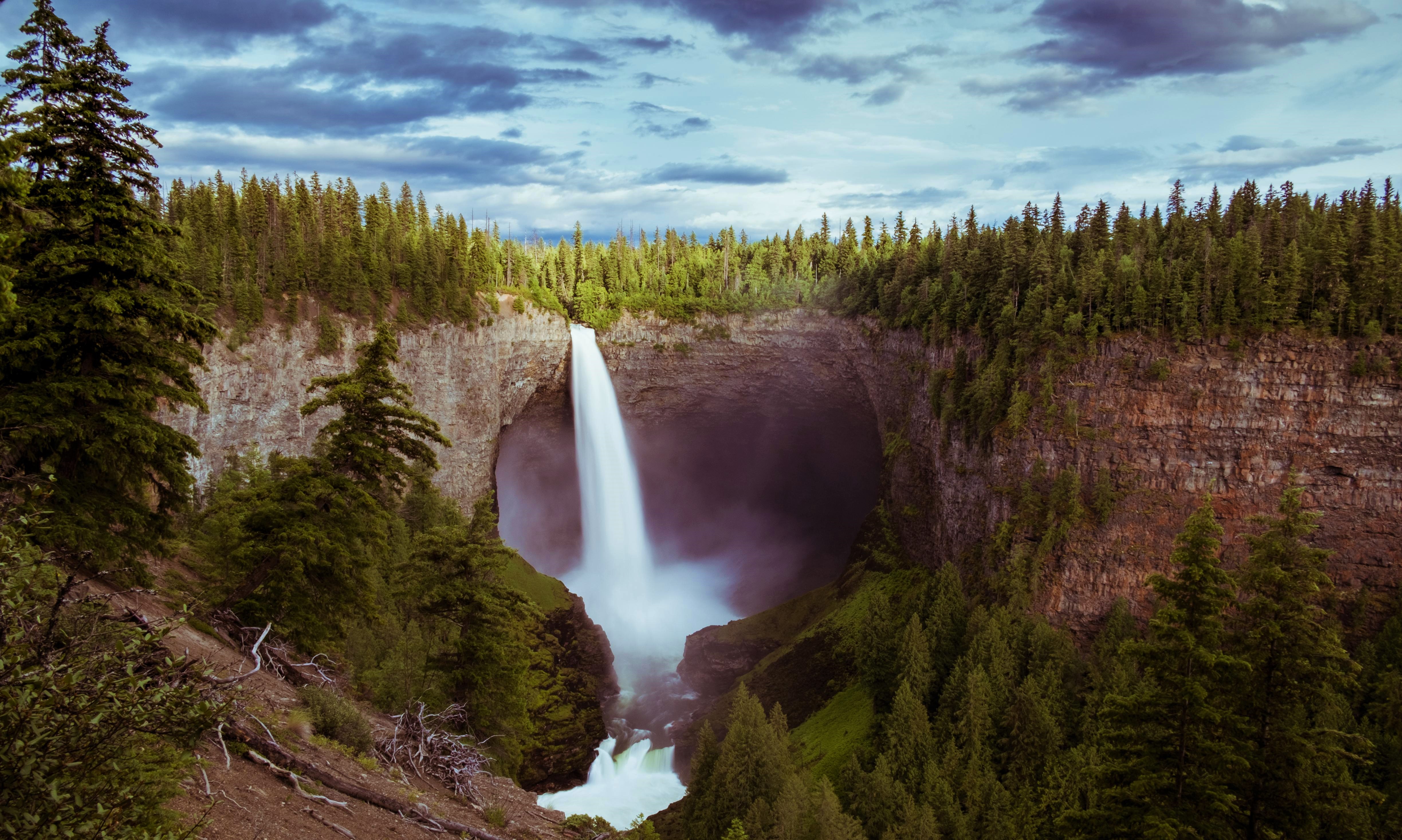 Handy-Wallpaper Wasserfälle, Wasserfall, Wald, Klippe, Gebirge, Yosemite Nationalpark, Erde/natur kostenlos herunterladen.