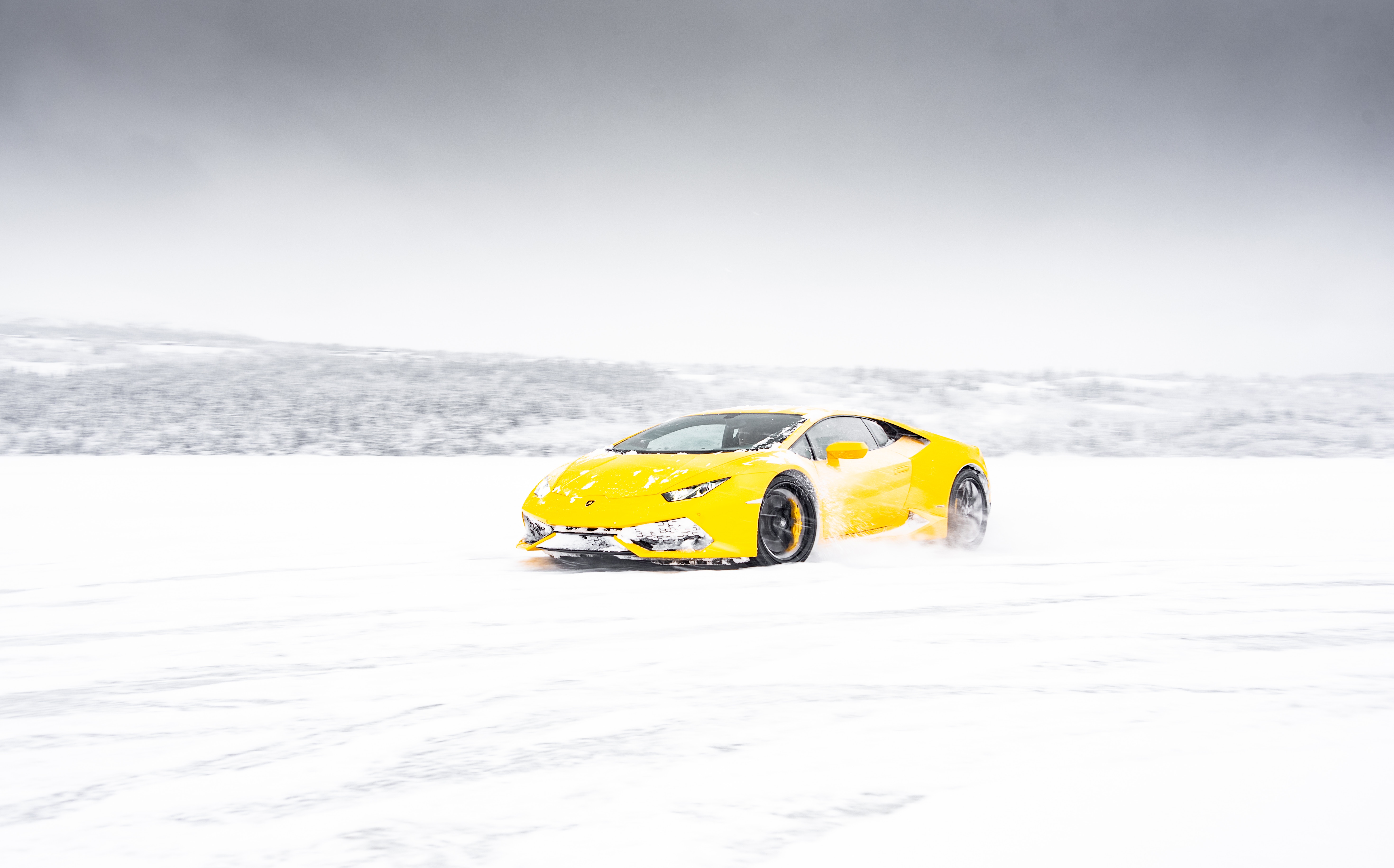 115549 скачать картинку ламборджини (lamborghini), зима, снег, тачки (cars), спорткар, желтый, суперкар, lamborghini aventador - обои и заставки бесплатно