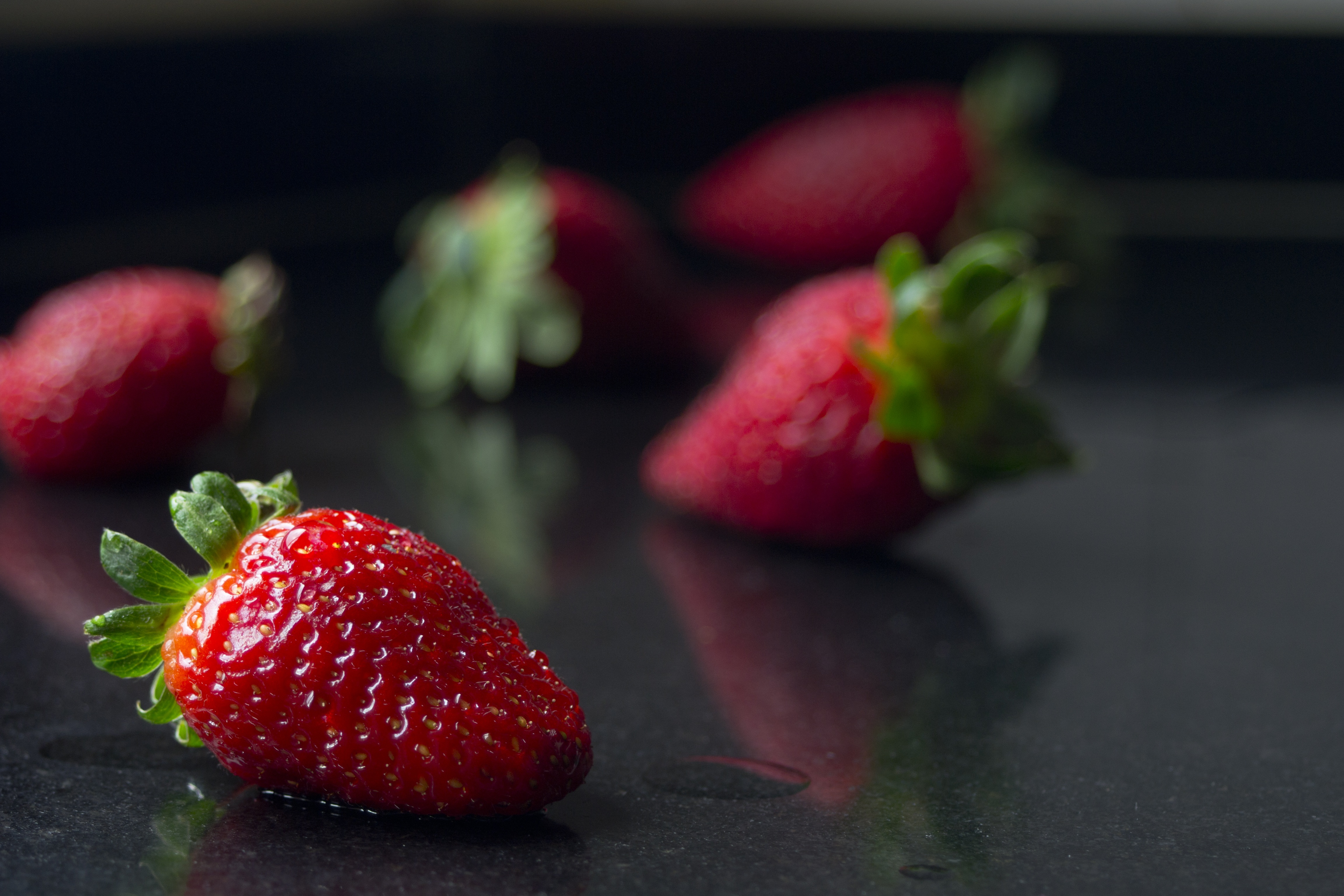 Laden Sie das Lebensmittel, Erdbeere, Berries, Reif-Bild kostenlos auf Ihren PC-Desktop herunter