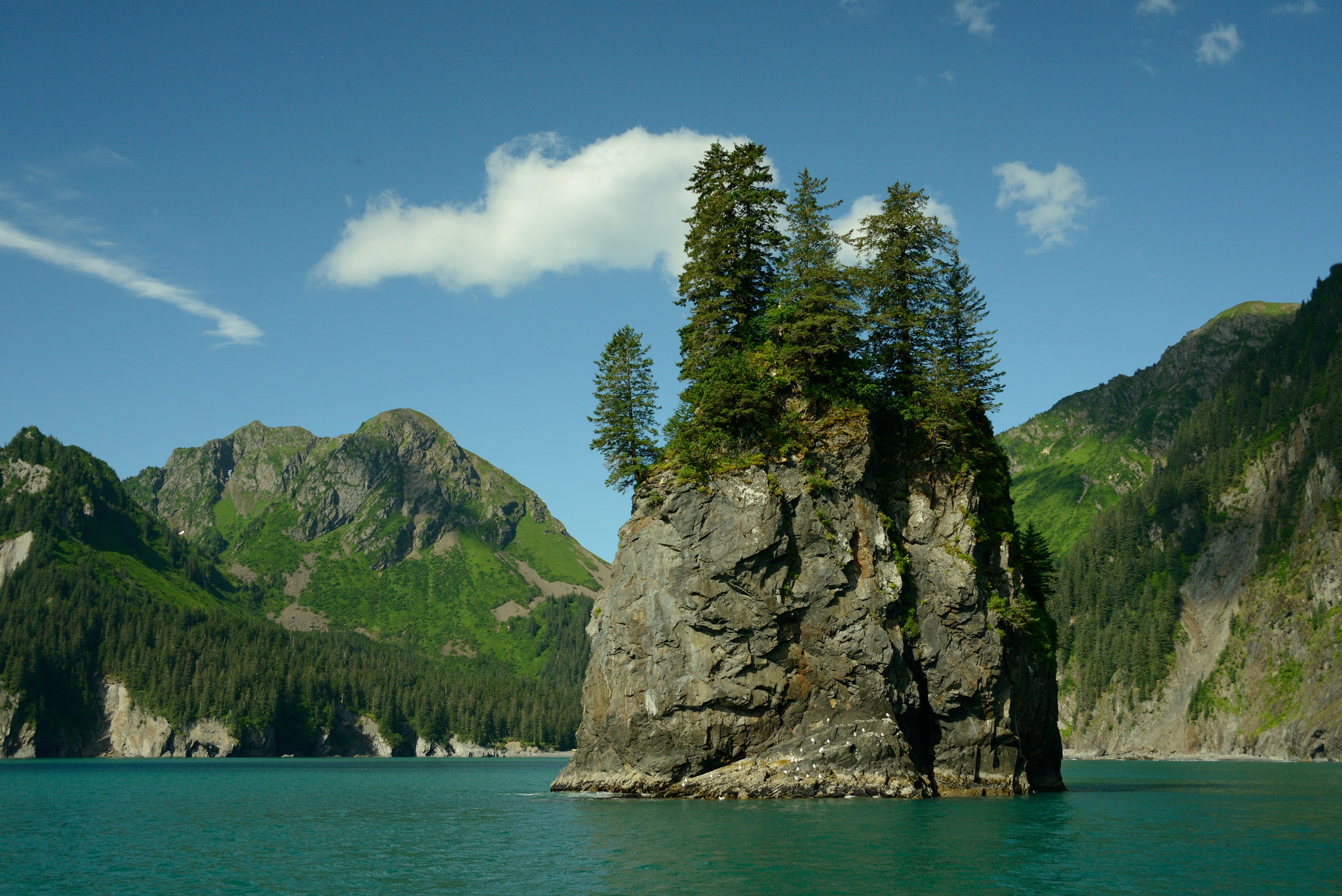 Descarga gratuita de fondo de pantalla para móvil de Naturaleza, Lago, Acantilado, Isla, Tierra/naturaleza.