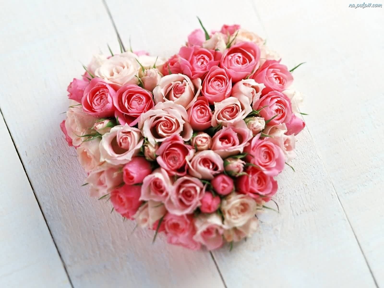 Descarga gratis la imagen Vacaciones, Flores, Roses, Día De San Valentín, Plantas, Bouquets, Corazones en el escritorio de tu PC