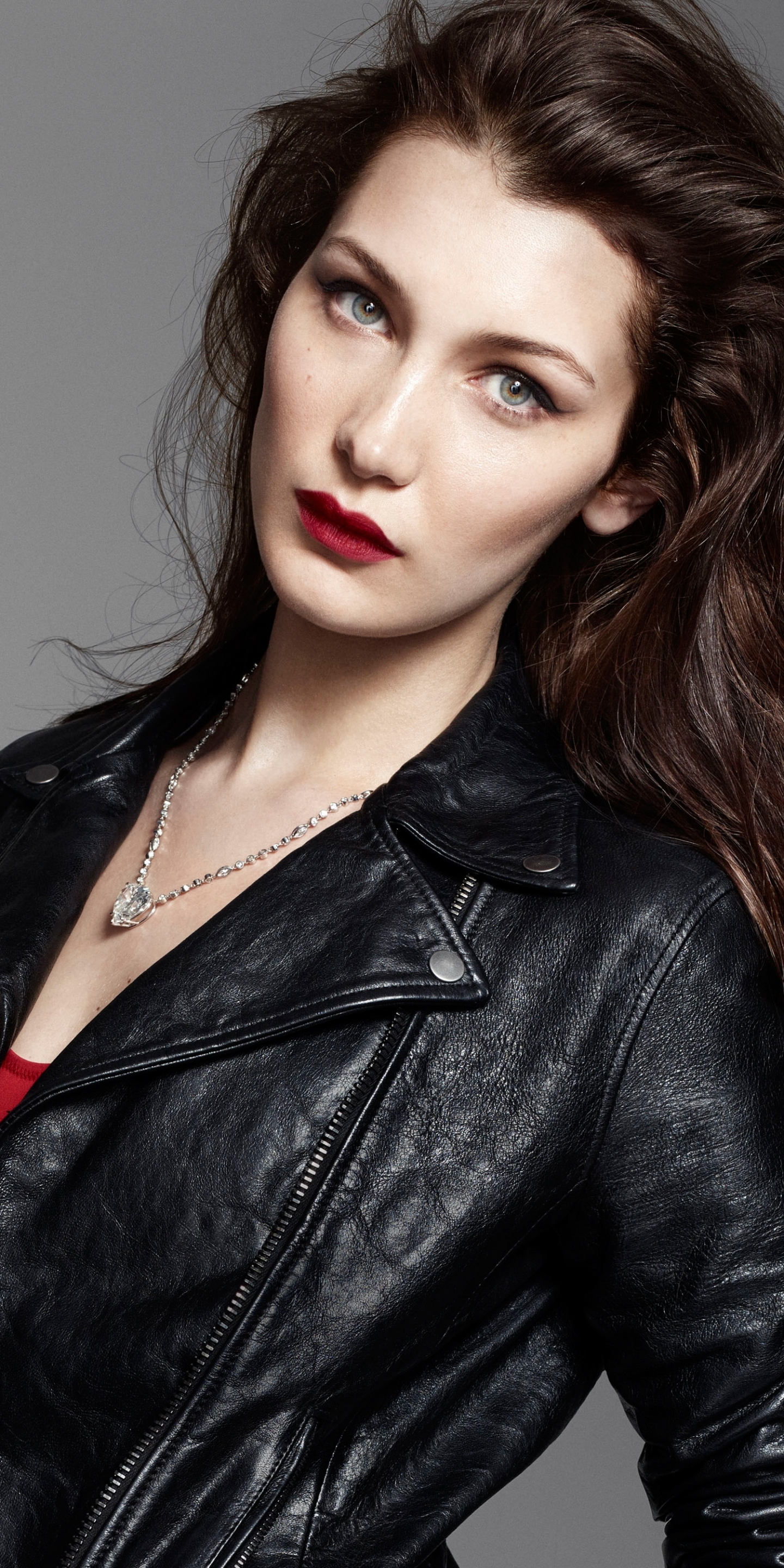 Download mobile wallpaper Brunette, Model, American, Celebrity, Lipstick, Bella Hadid for free.