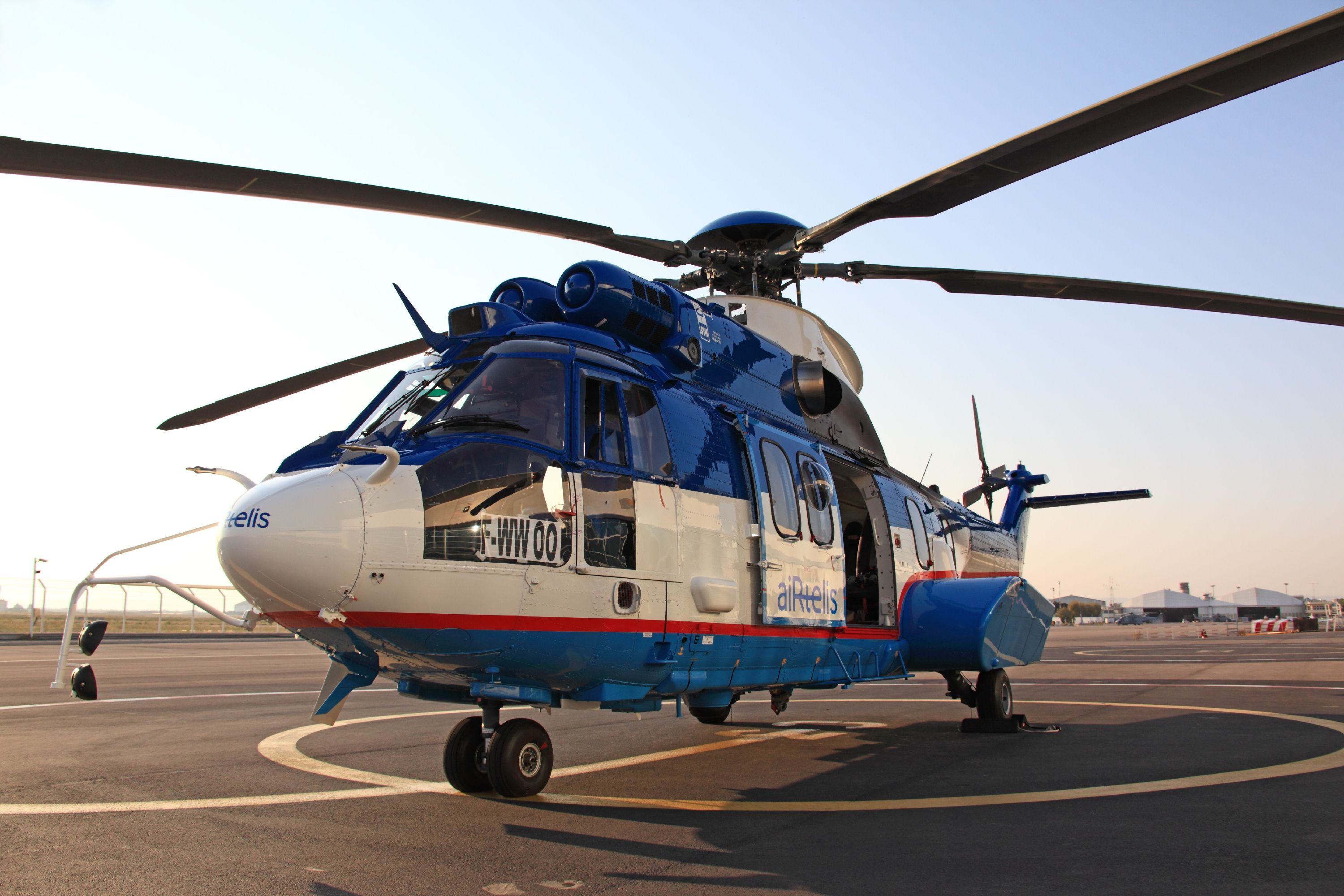 Популярні заставки і фони Eurocopter Ec225 Super Puma на комп'ютер