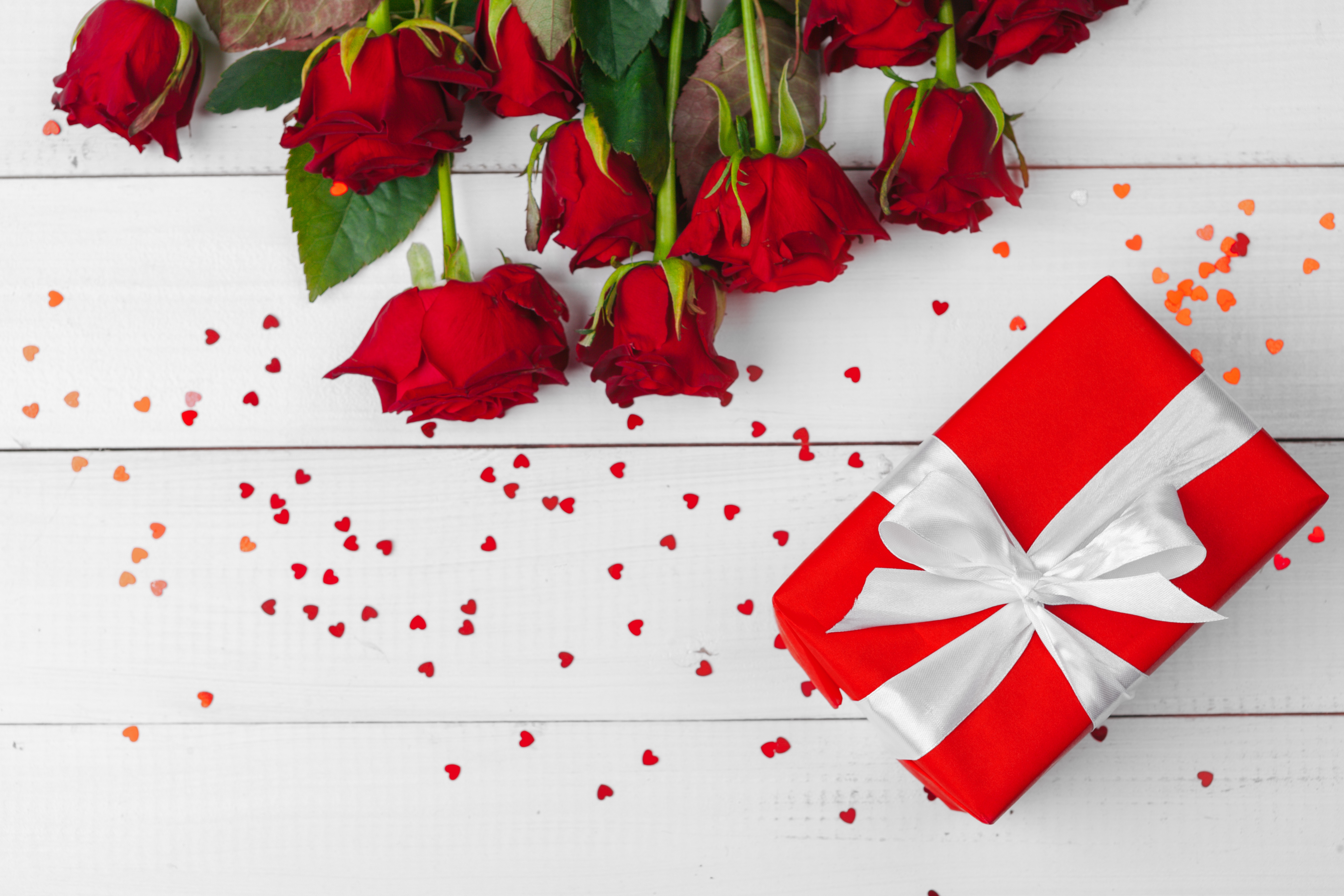 Скачать обои бесплатно Роза, Подарки, День Святого Валентина, Праздничные, Красный Цветок картинка на рабочий стол ПК