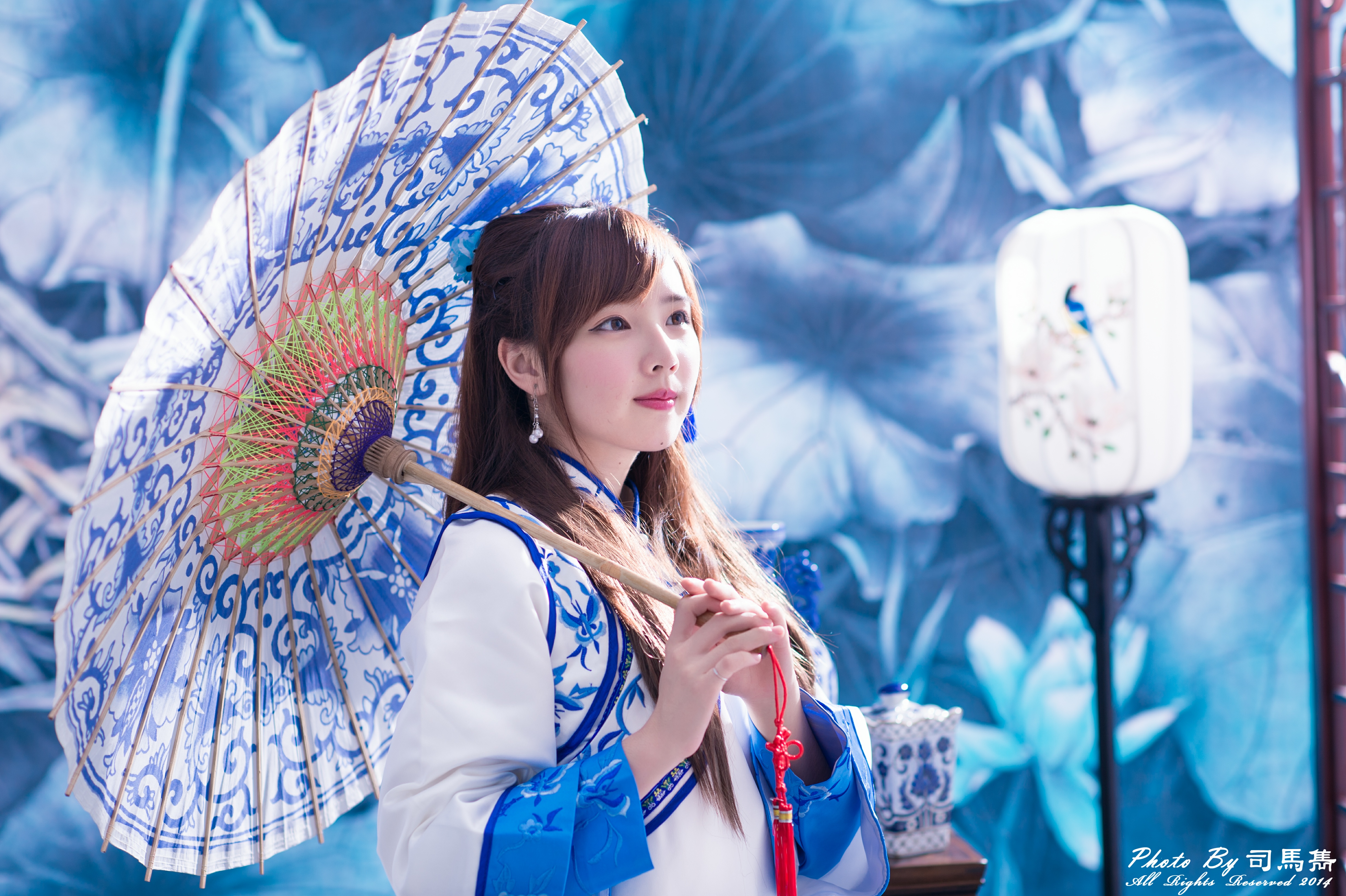 684205 baixar papel de parede mulheres, yu chen zheng, asiática, lanterna, modelo, taiwanês, jogo de chá, traje tradicional, guarda chuva - protetores de tela e imagens gratuitamente