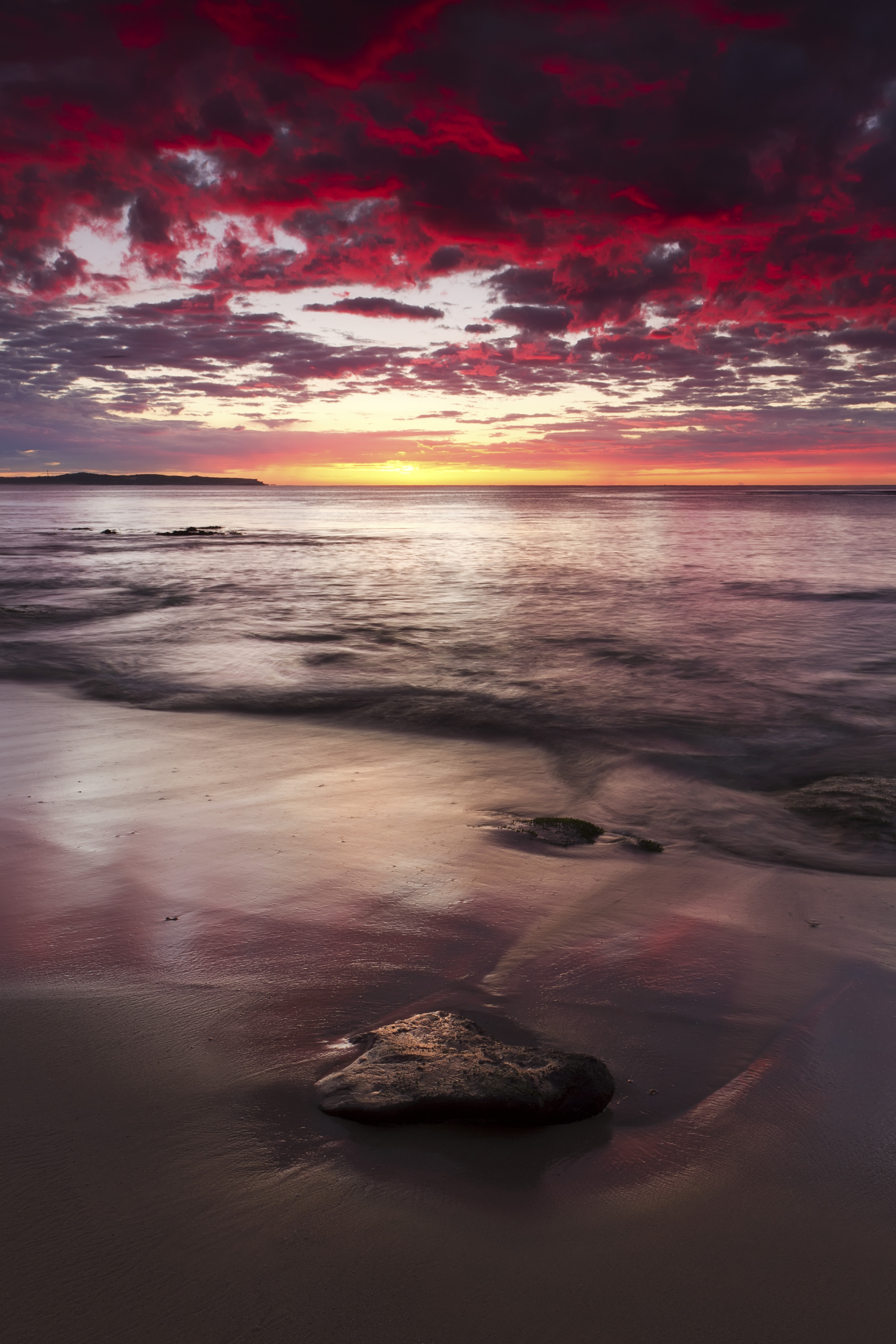 Handy-Wallpaper Sunset, Stones, Horizont, Natur, Sea, Strand kostenlos herunterladen.