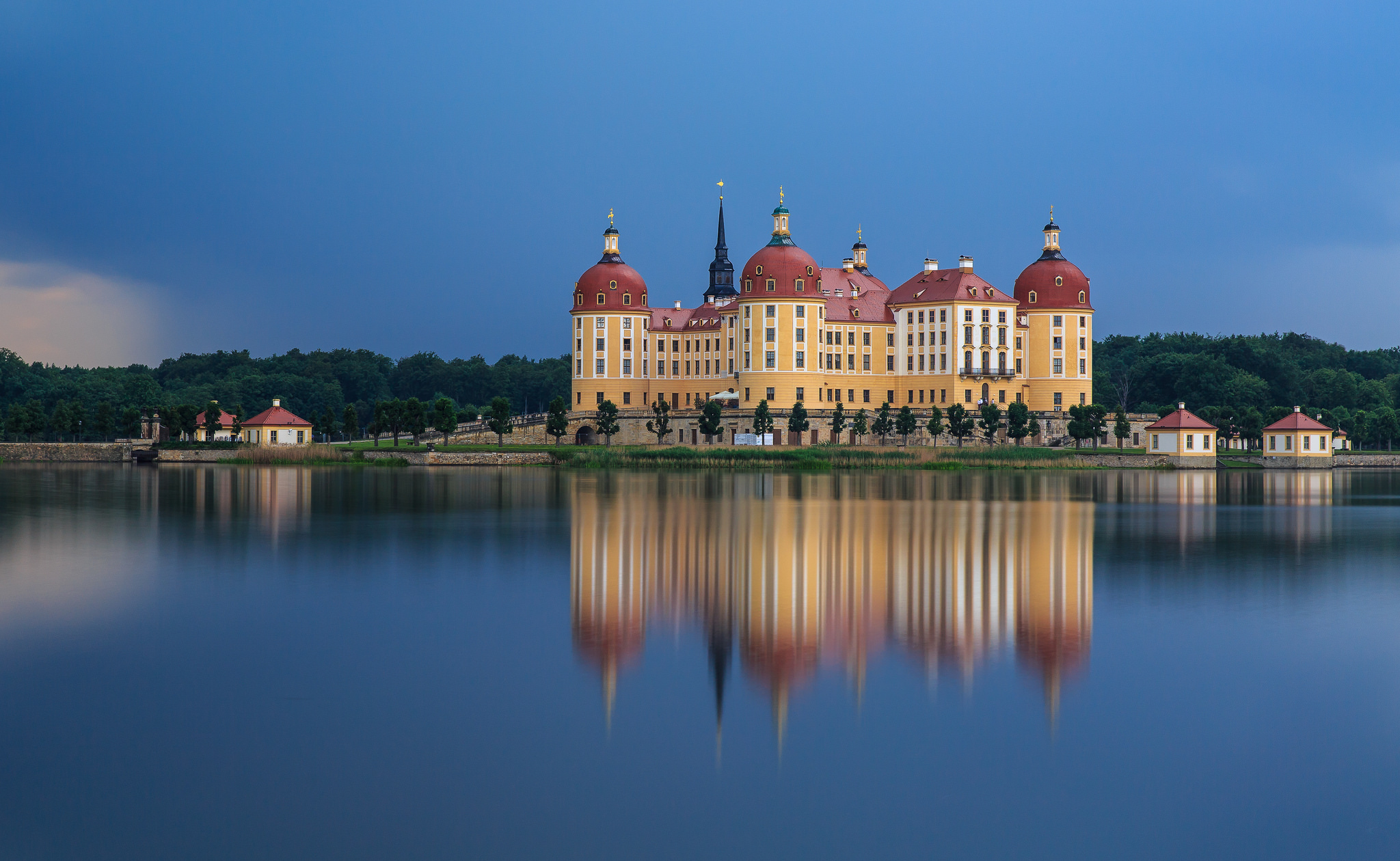 Laden Sie das Wasser, Schlösser, Deutschland, Menschengemacht, Schloss, Spiegelung, Schloss Moritzburg-Bild kostenlos auf Ihren PC-Desktop herunter